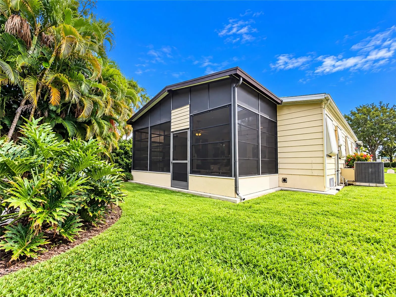 15 MEADOWLARK CIR