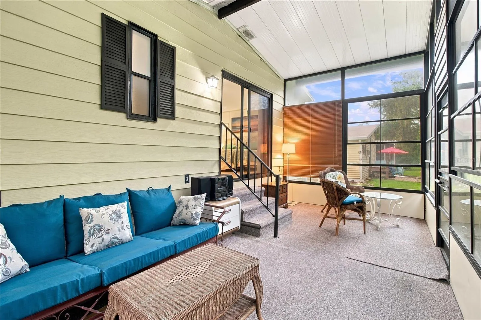 15 MEADOWLARK CIR
