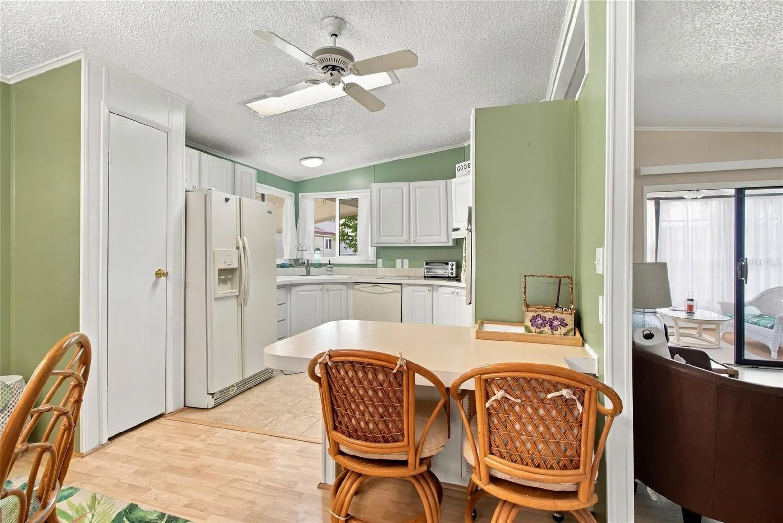 15 MEADOWLARK CIR