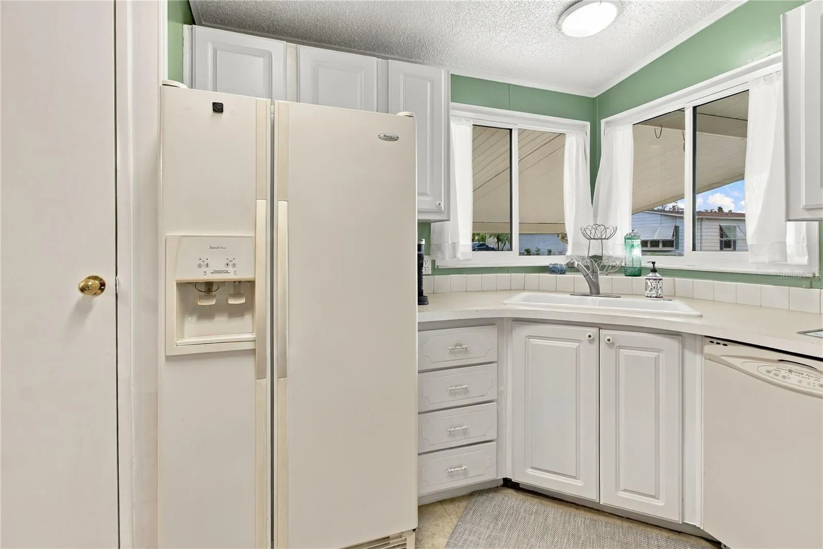 15 MEADOWLARK CIR