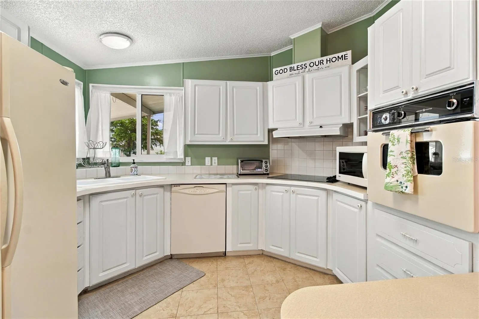 15 MEADOWLARK CIR