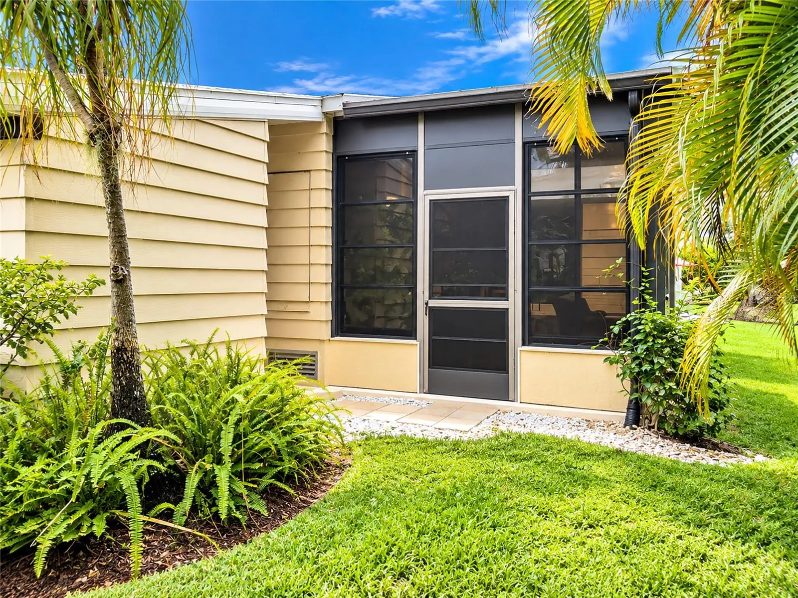 15 MEADOWLARK CIR