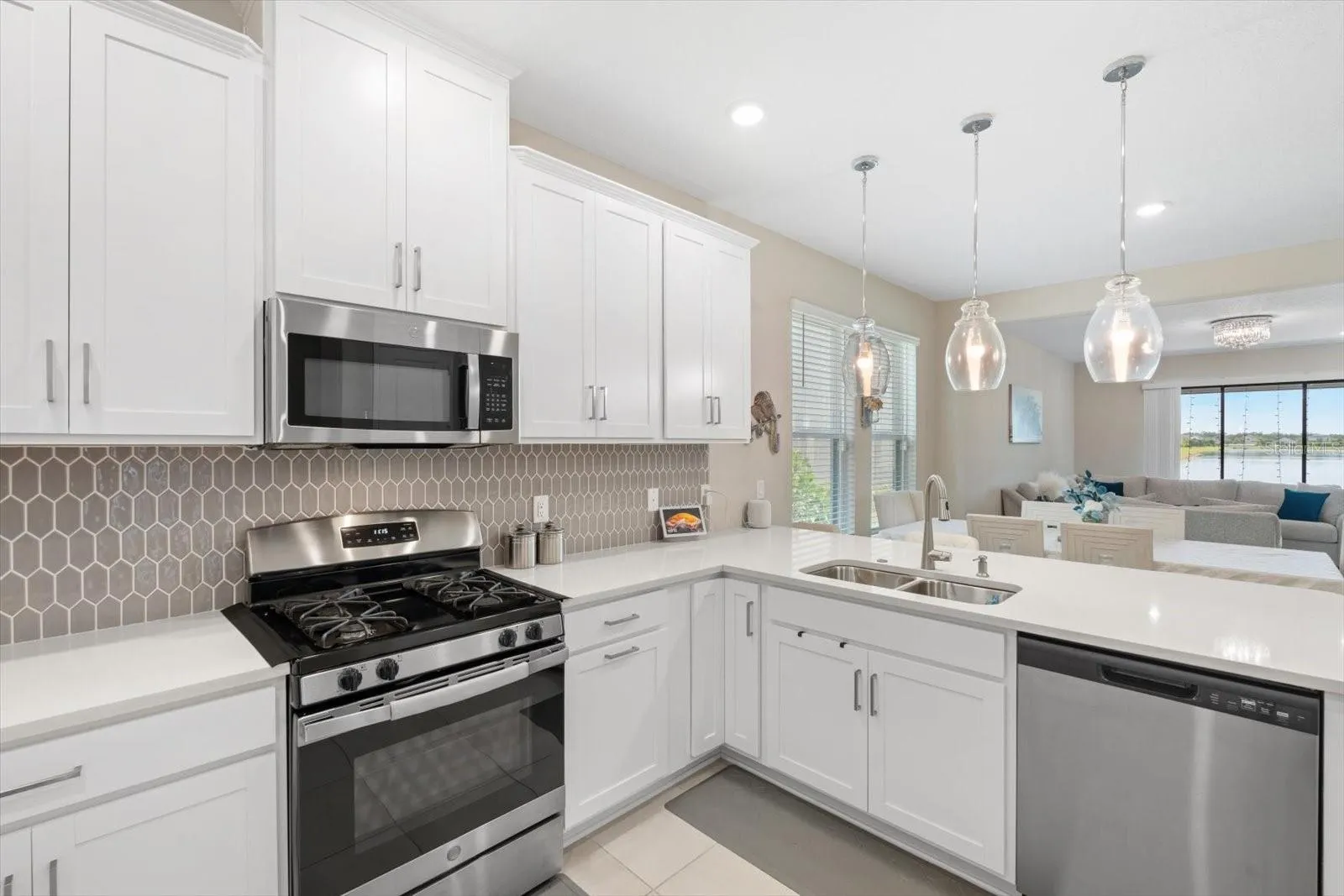 6326 GRANDVIEW HILL CT