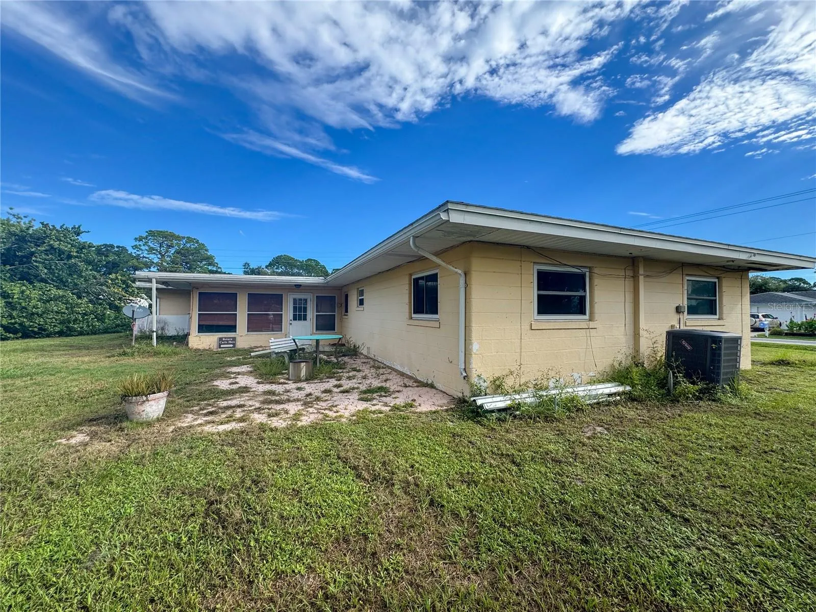 1205 SUNSET AVE