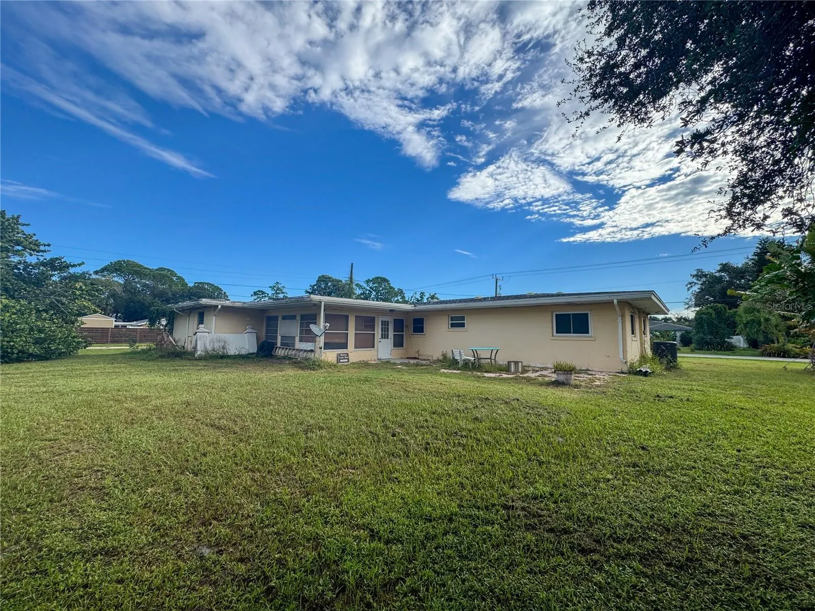 1205 SUNSET AVE