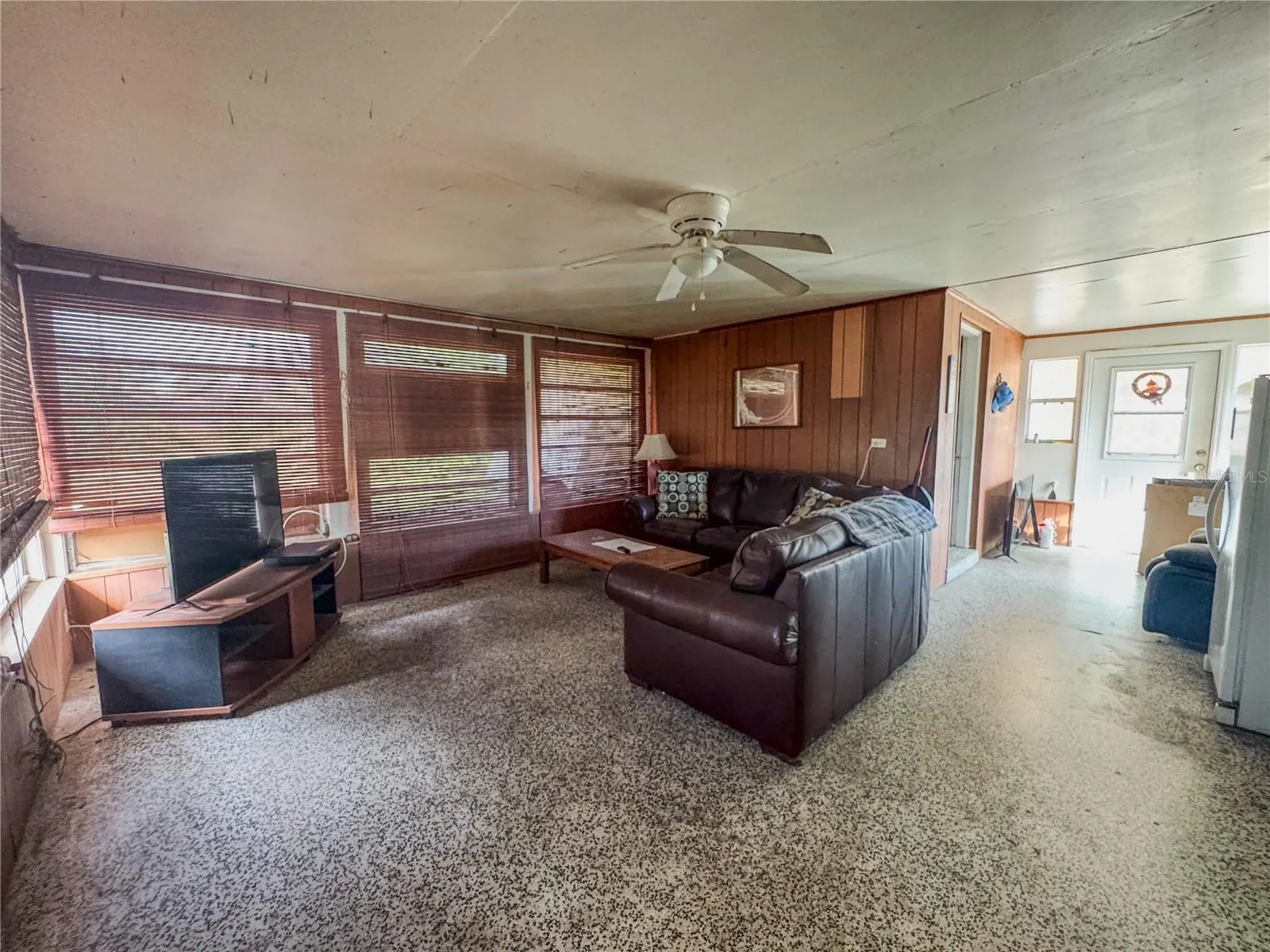 1205 SUNSET AVE