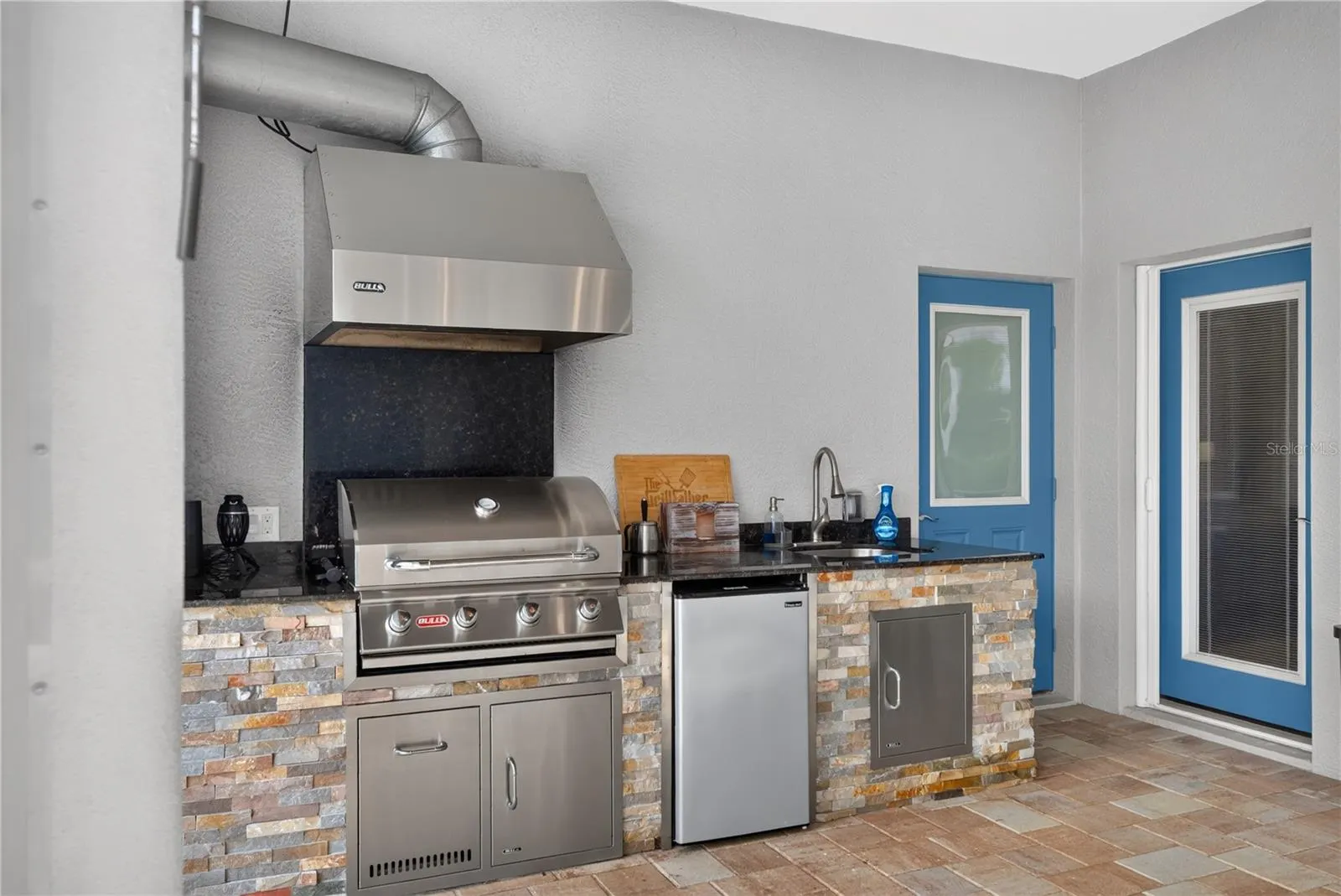 434 E CASHEW
