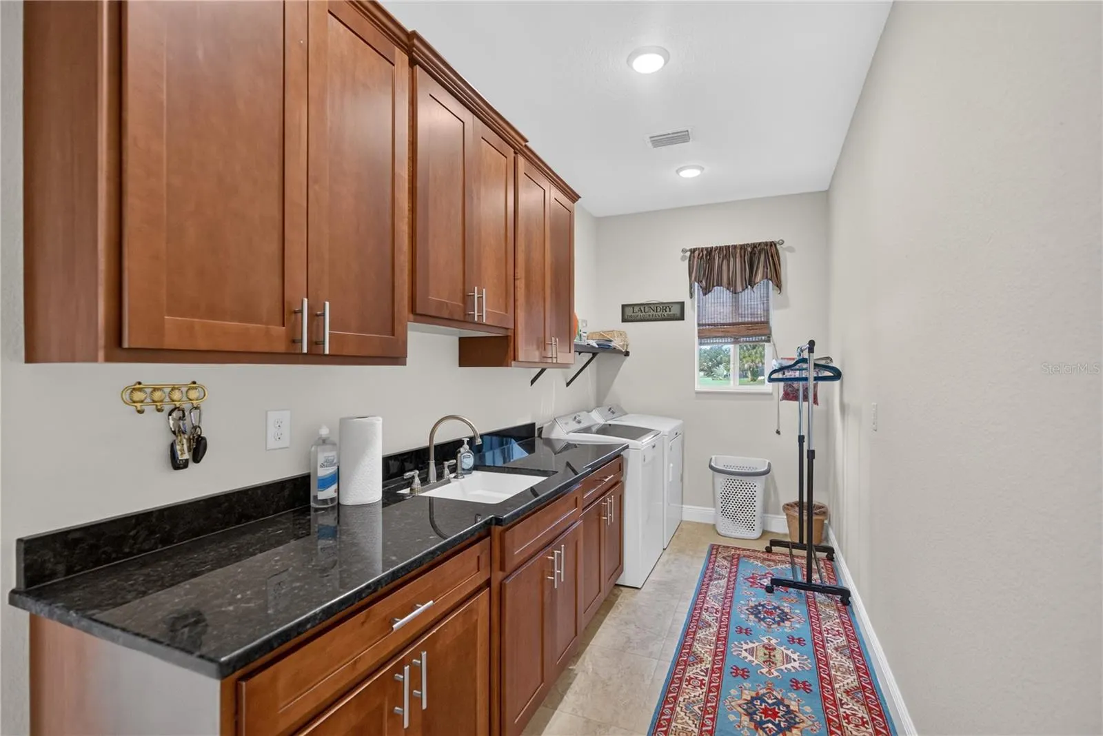 434 E CASHEW