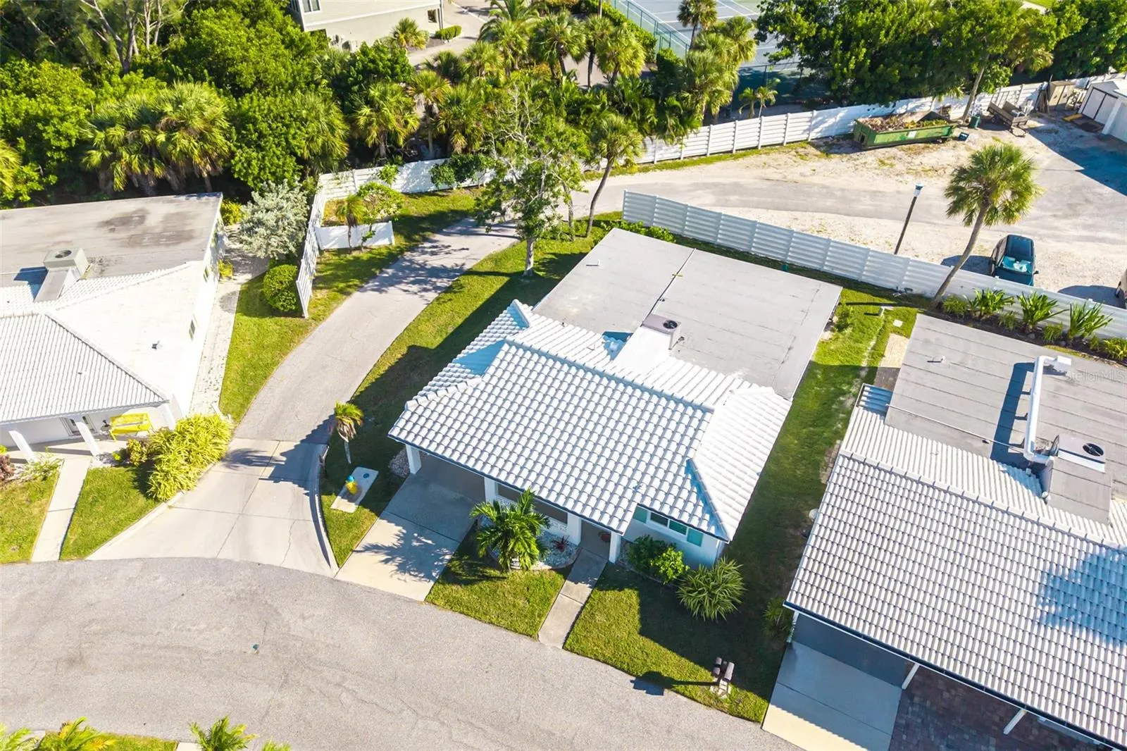 546 SPANISH DR S