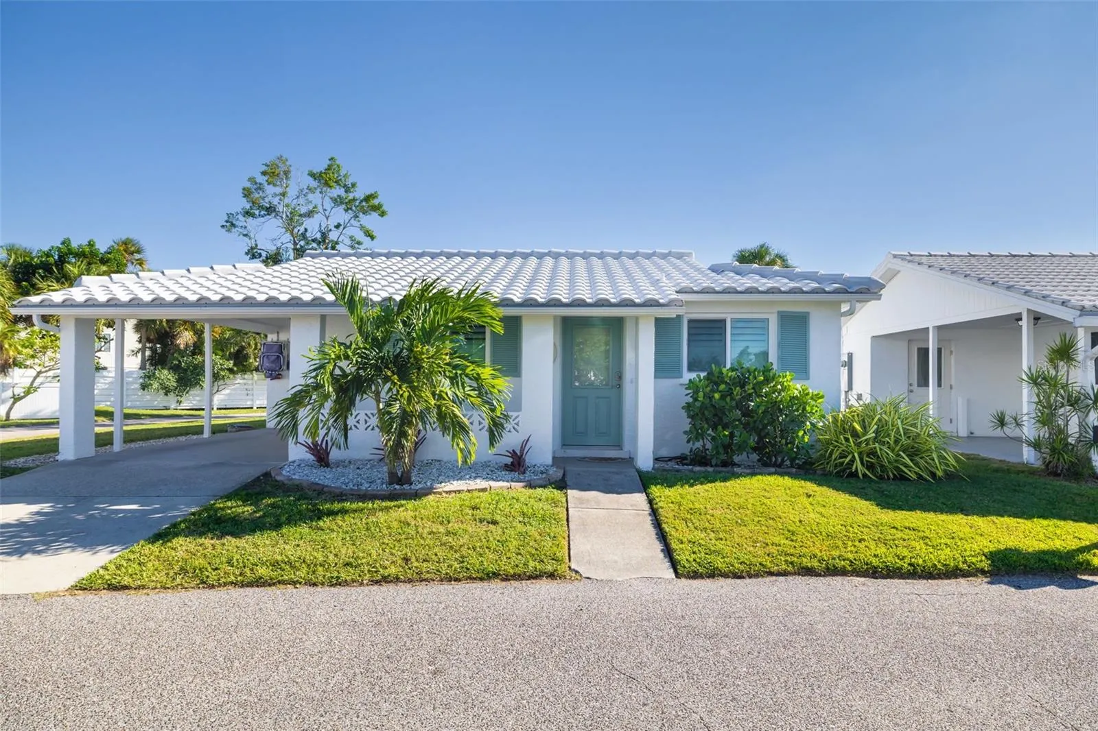 546 SPANISH DR S