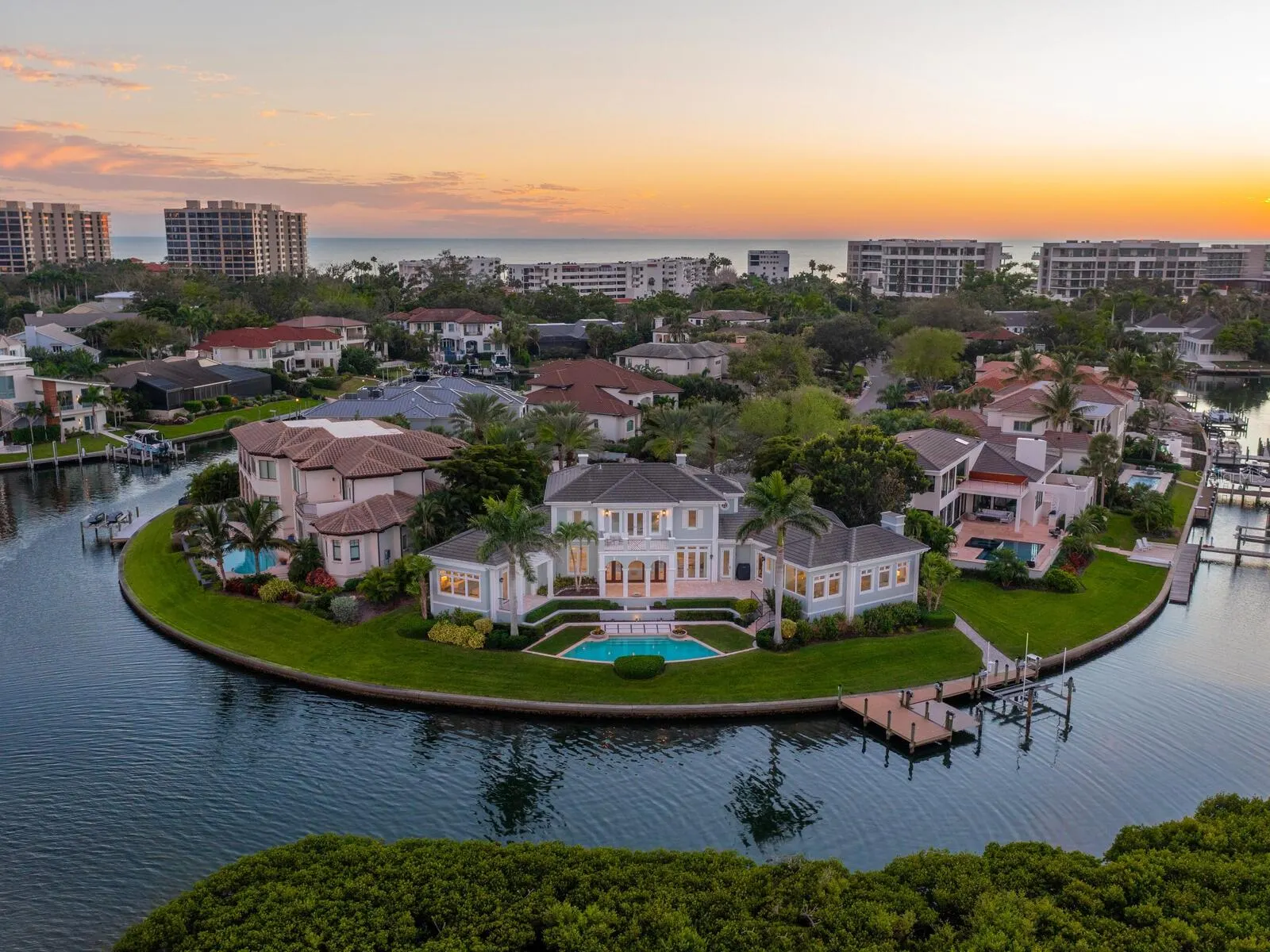 560 HARBOR POINT RD