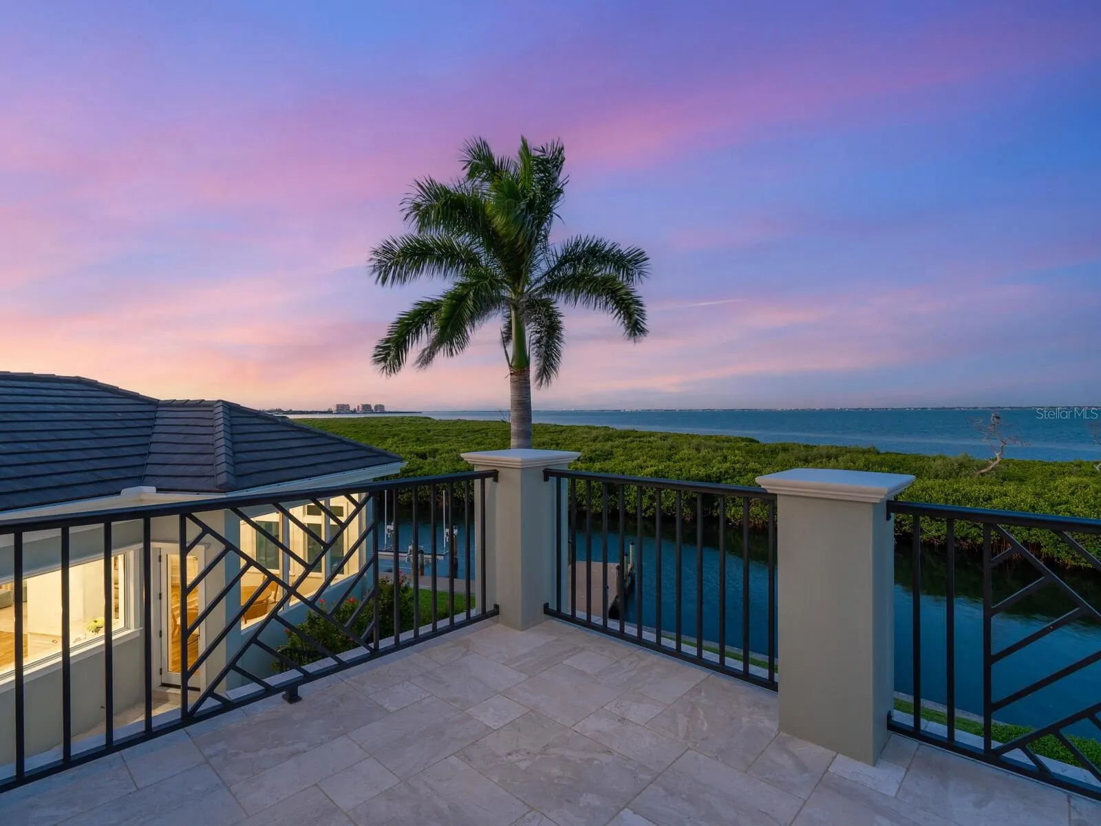 560 HARBOR POINT RD