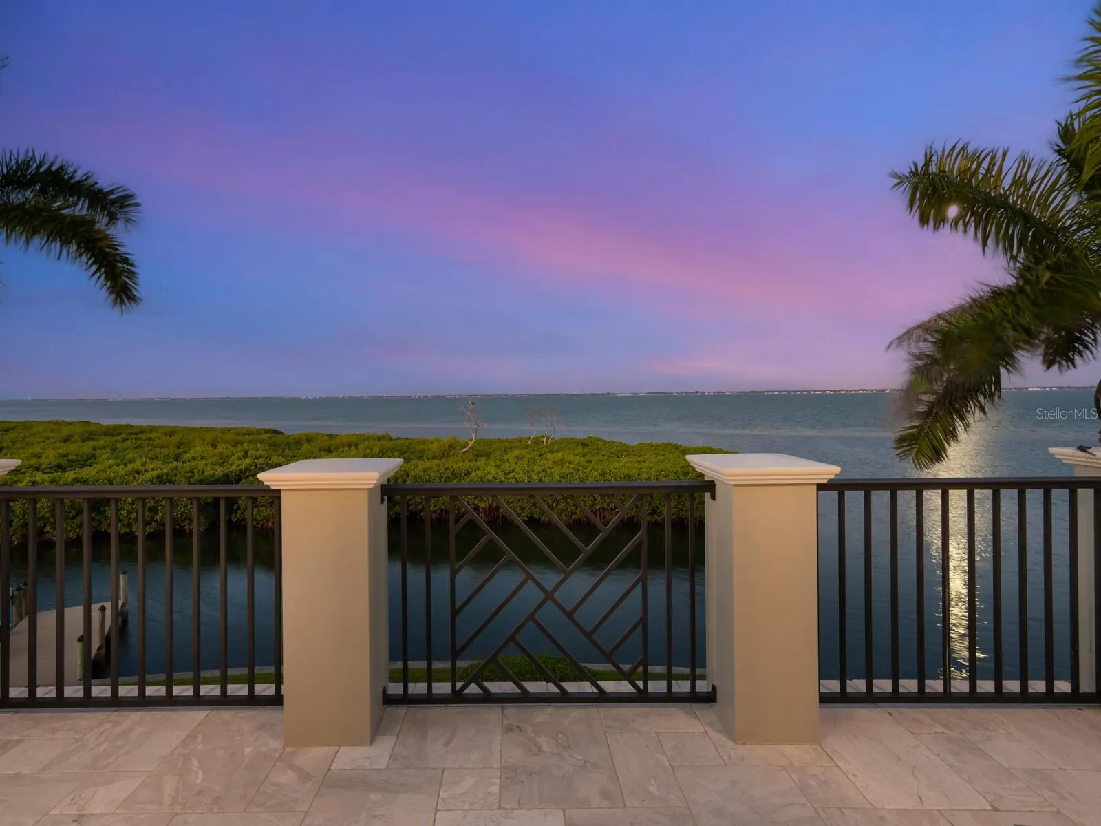 560 HARBOR POINT RD