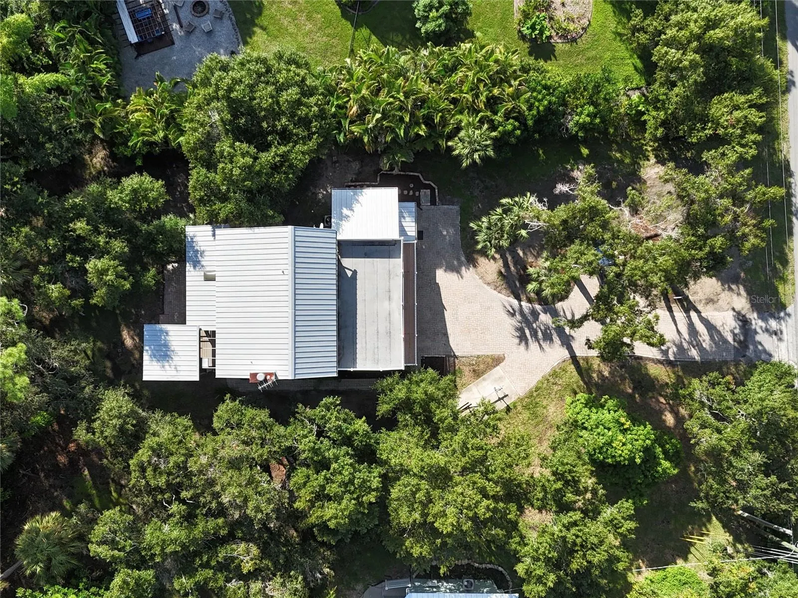 603 LAUREL RD W