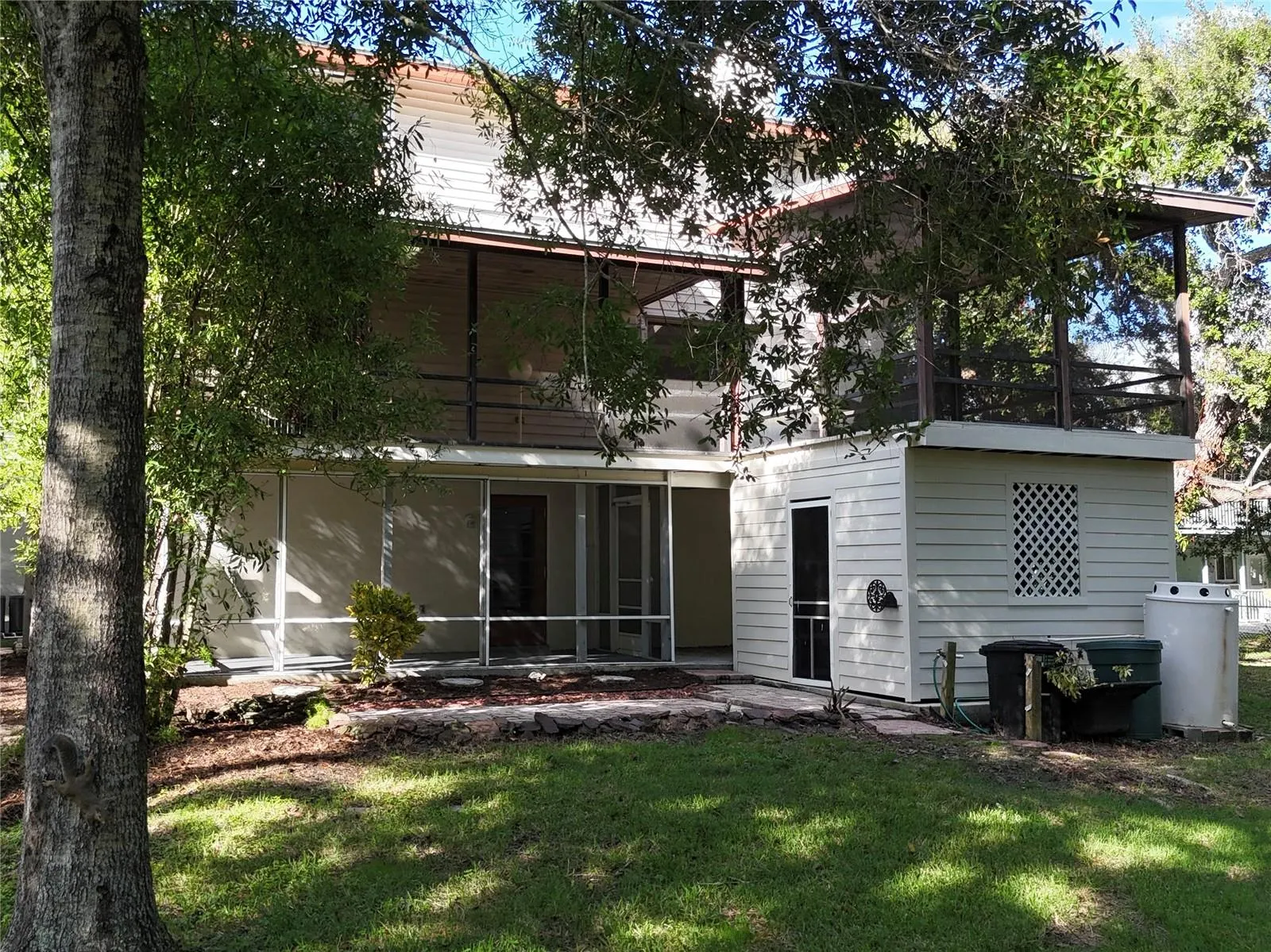 603 LAUREL RD W
