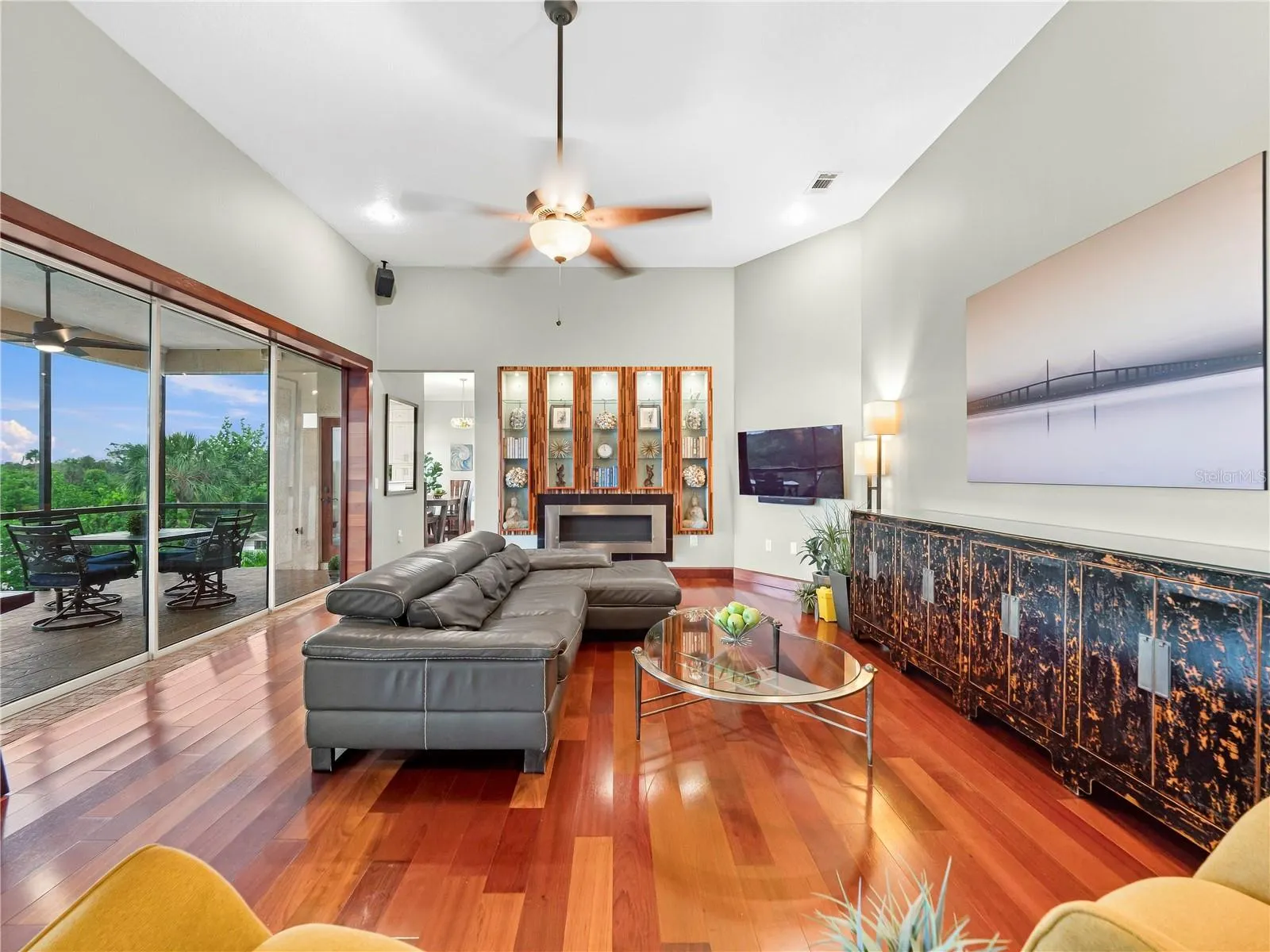 908 BAYSHORE DR
