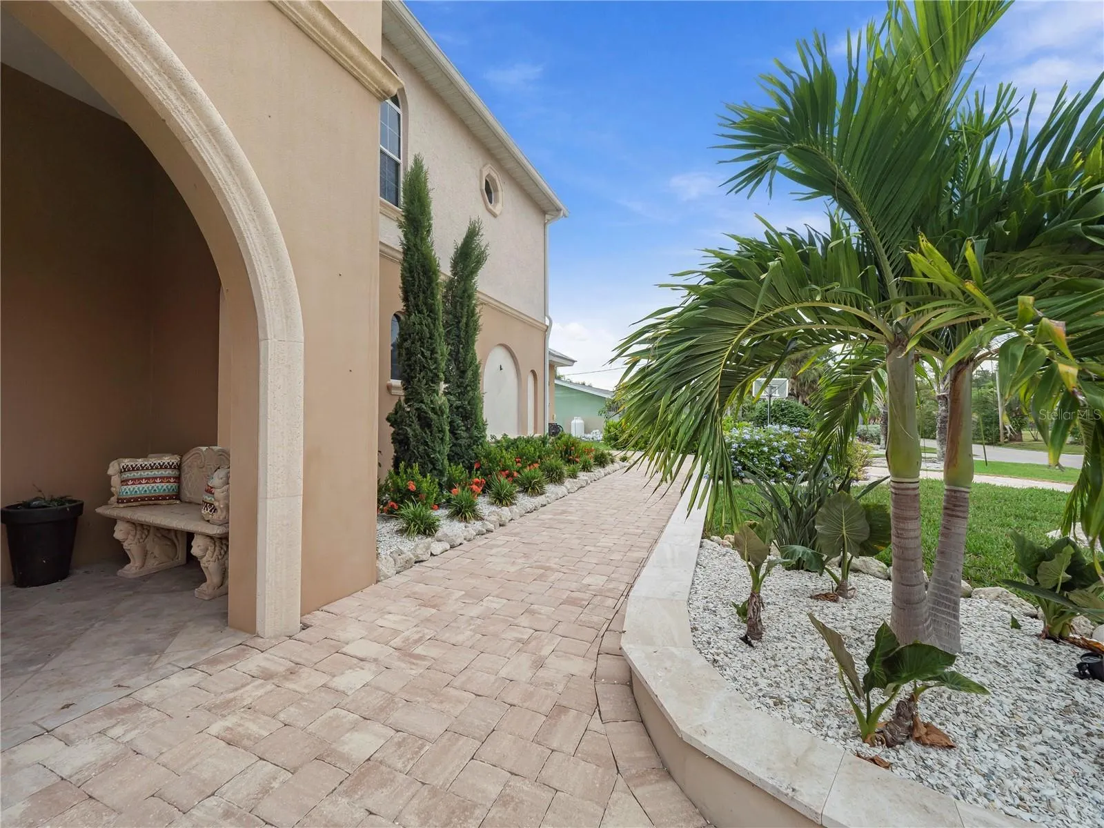 908 BAYSHORE DR