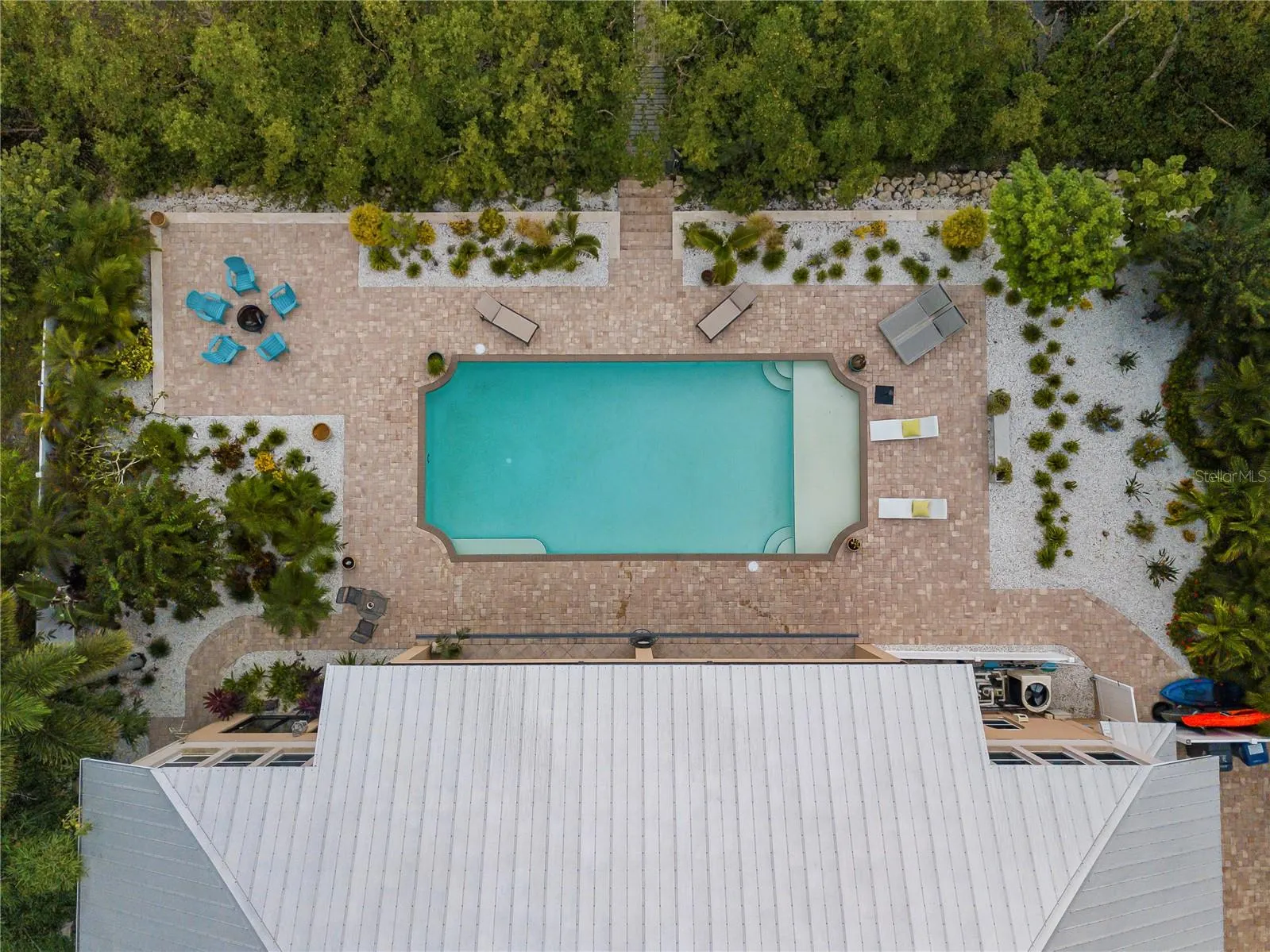 908 BAYSHORE DR