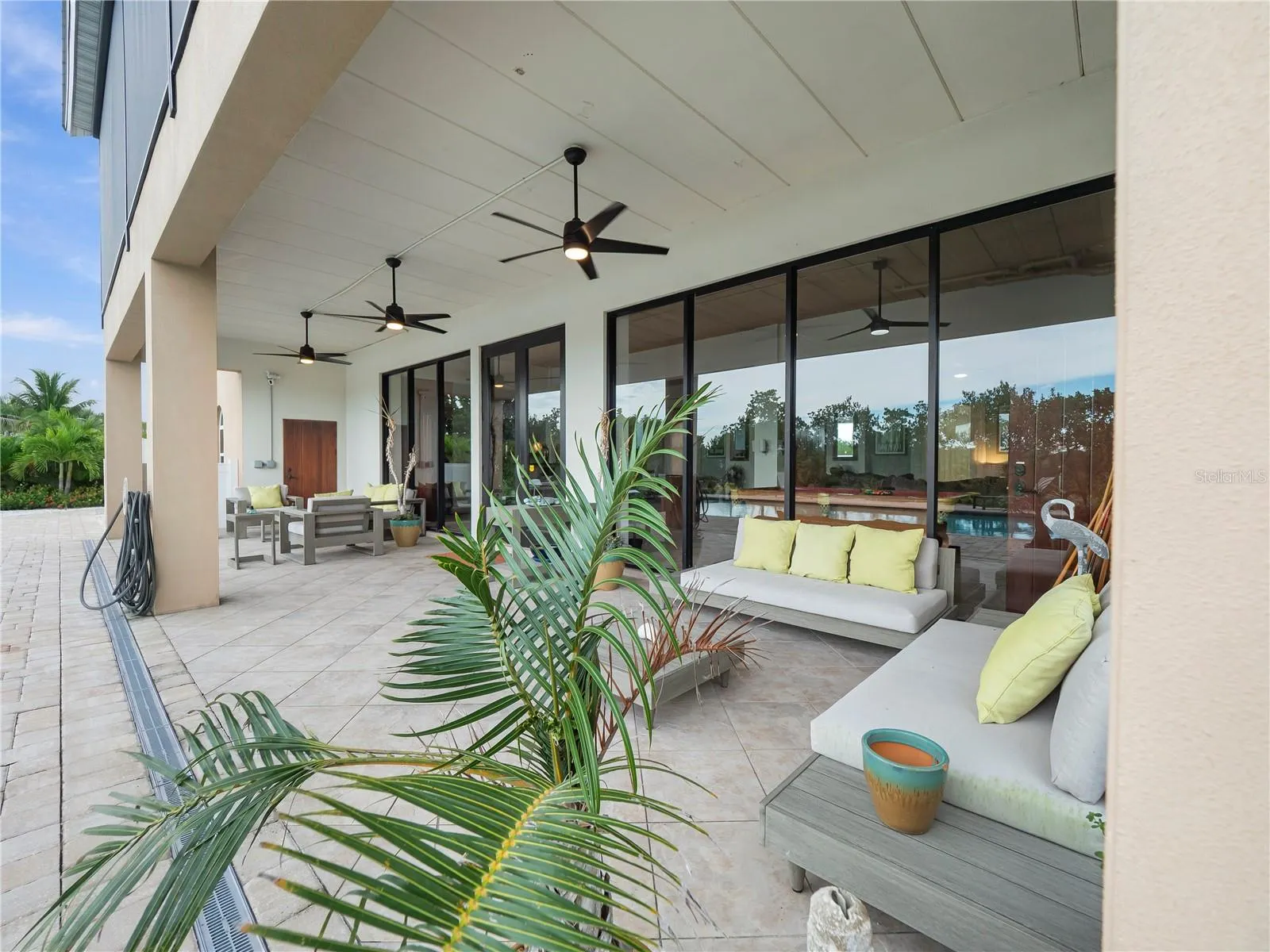 908 BAYSHORE DR