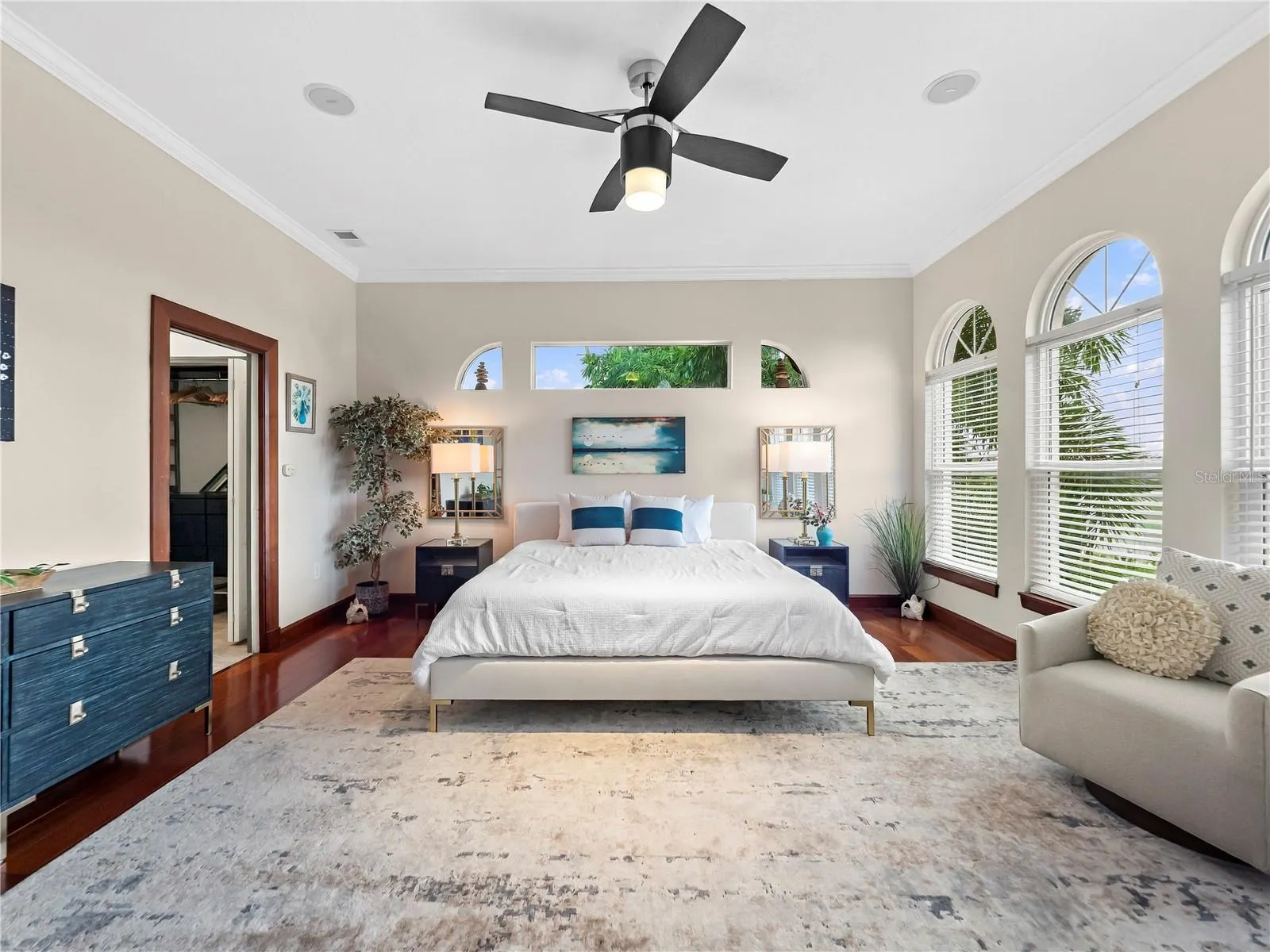 908 BAYSHORE DR