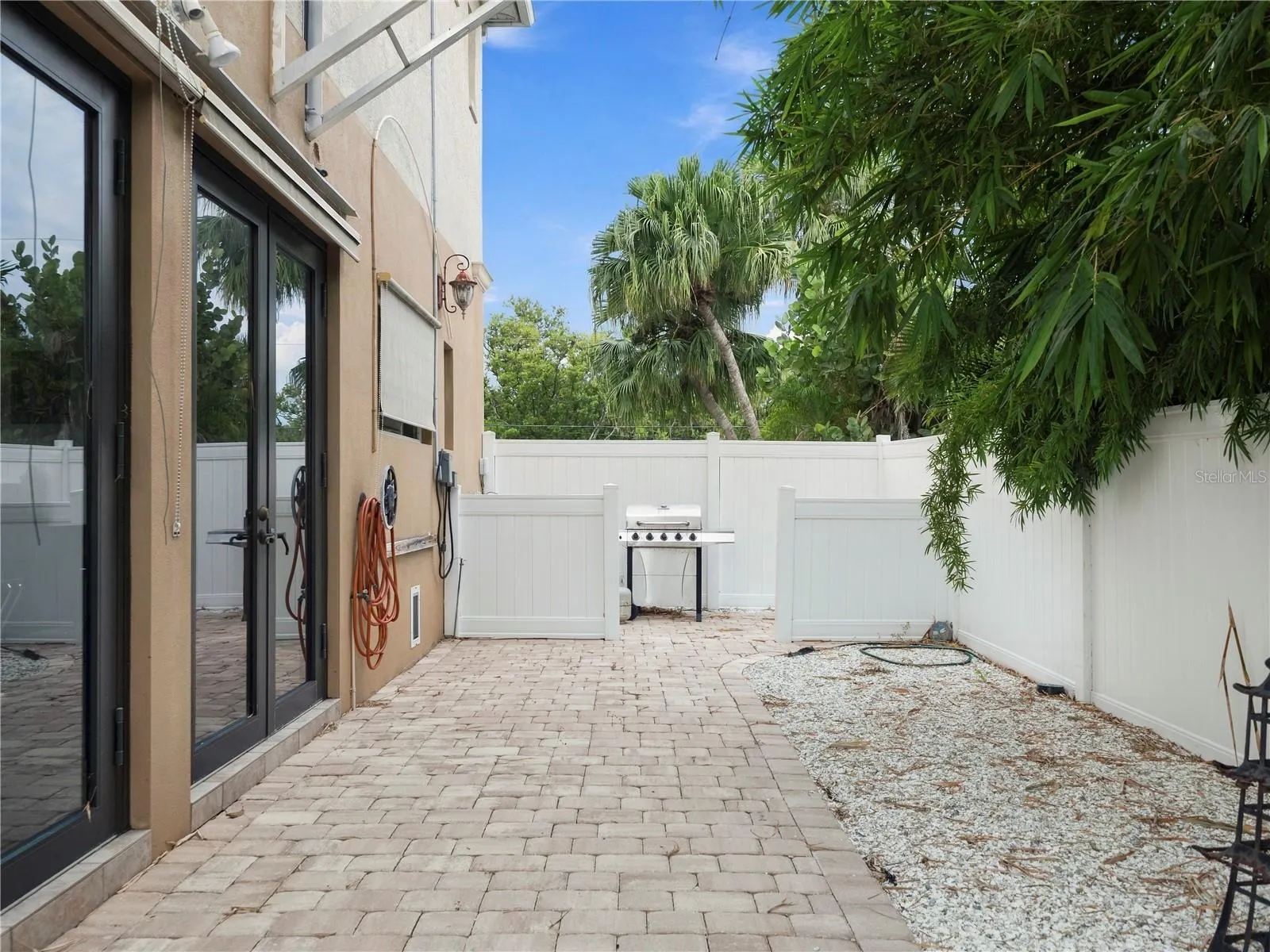 908 BAYSHORE DR