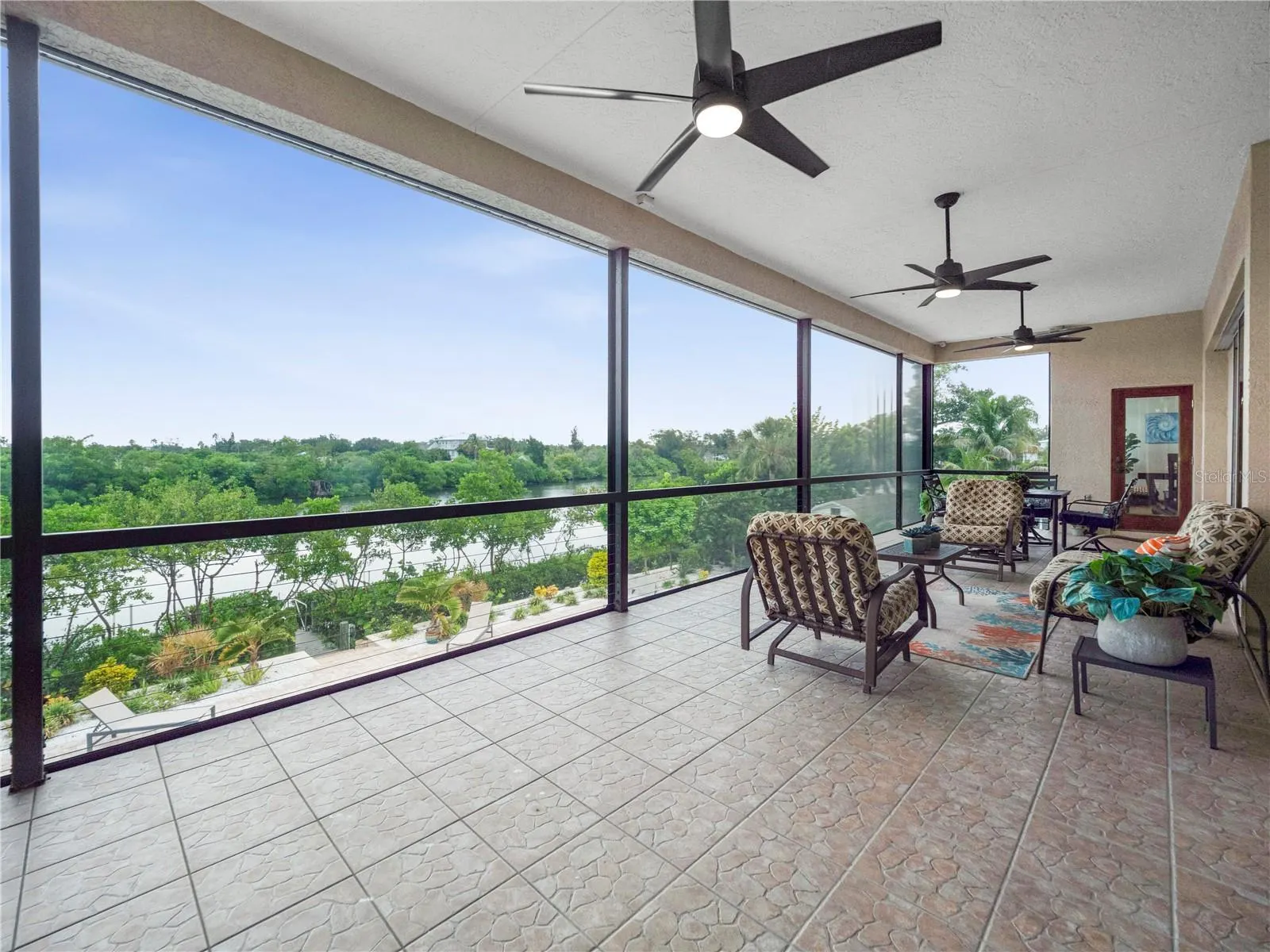 908 BAYSHORE DR