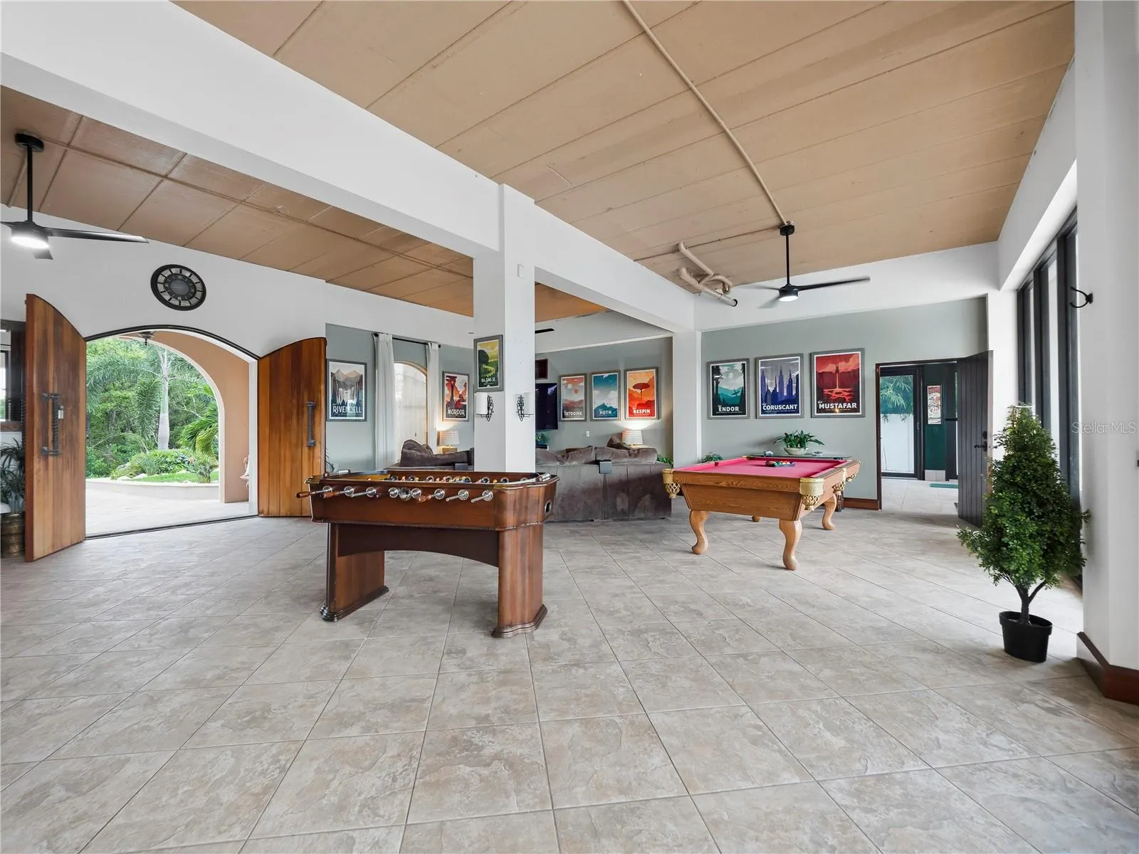 908 BAYSHORE DR