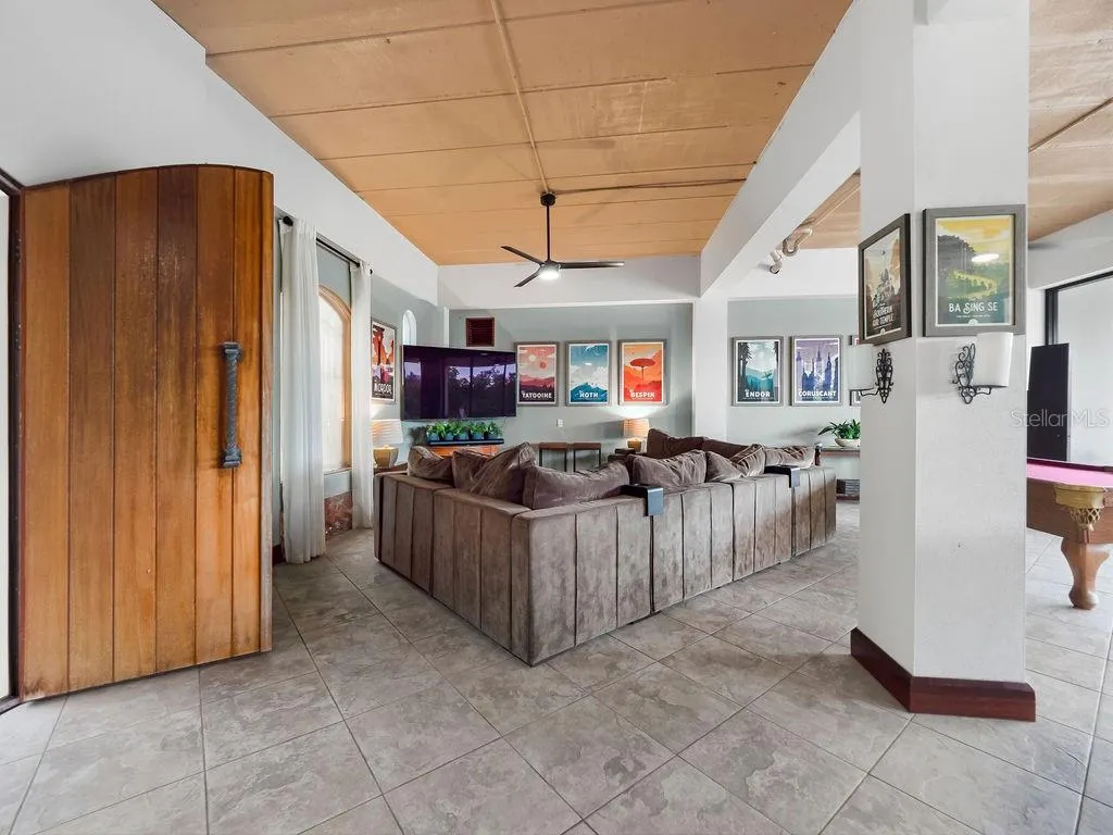 908 BAYSHORE DR
