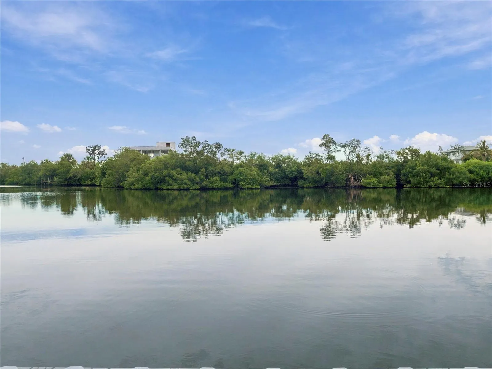 908 BAYSHORE DR