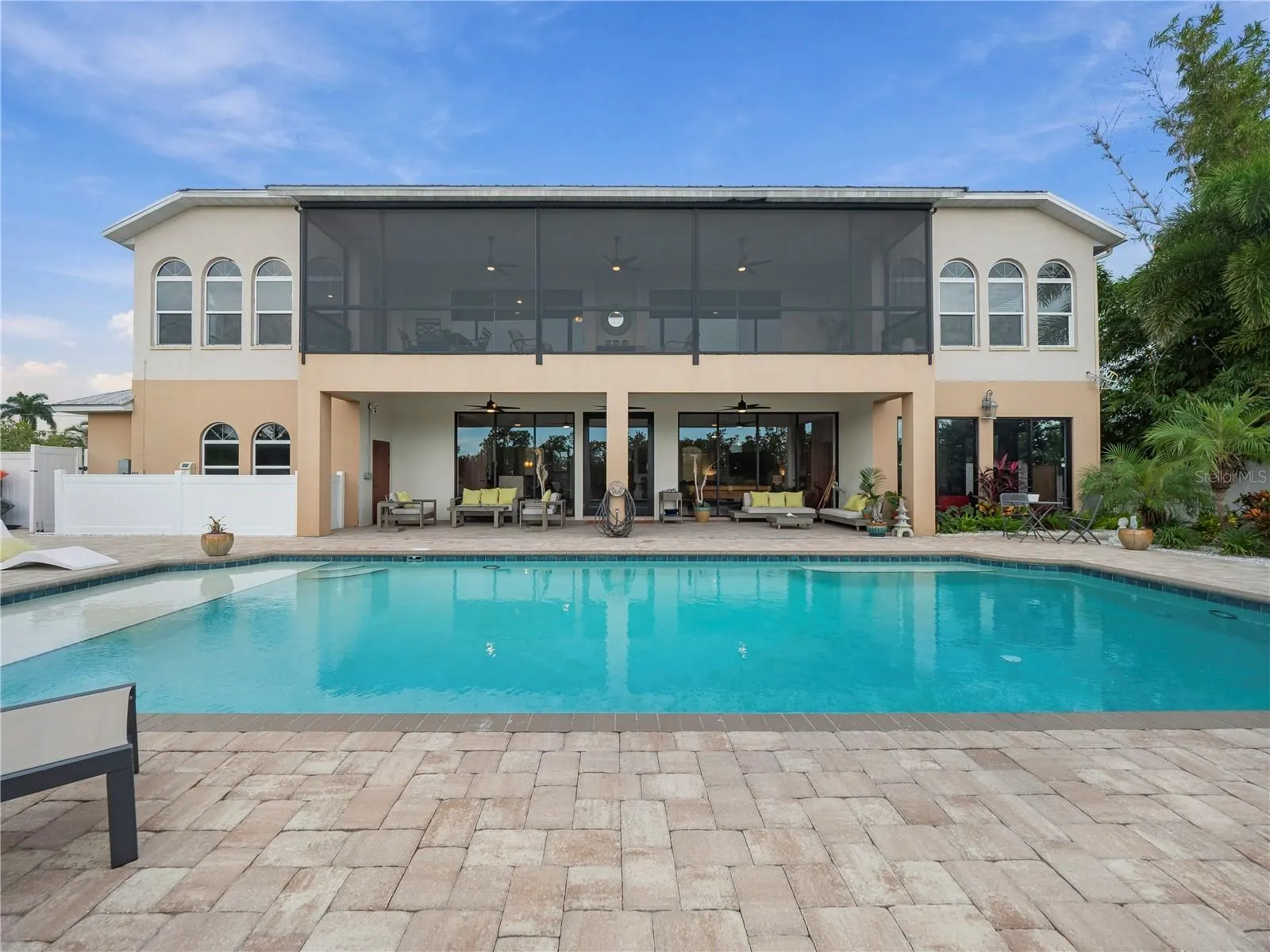 908 BAYSHORE DR
