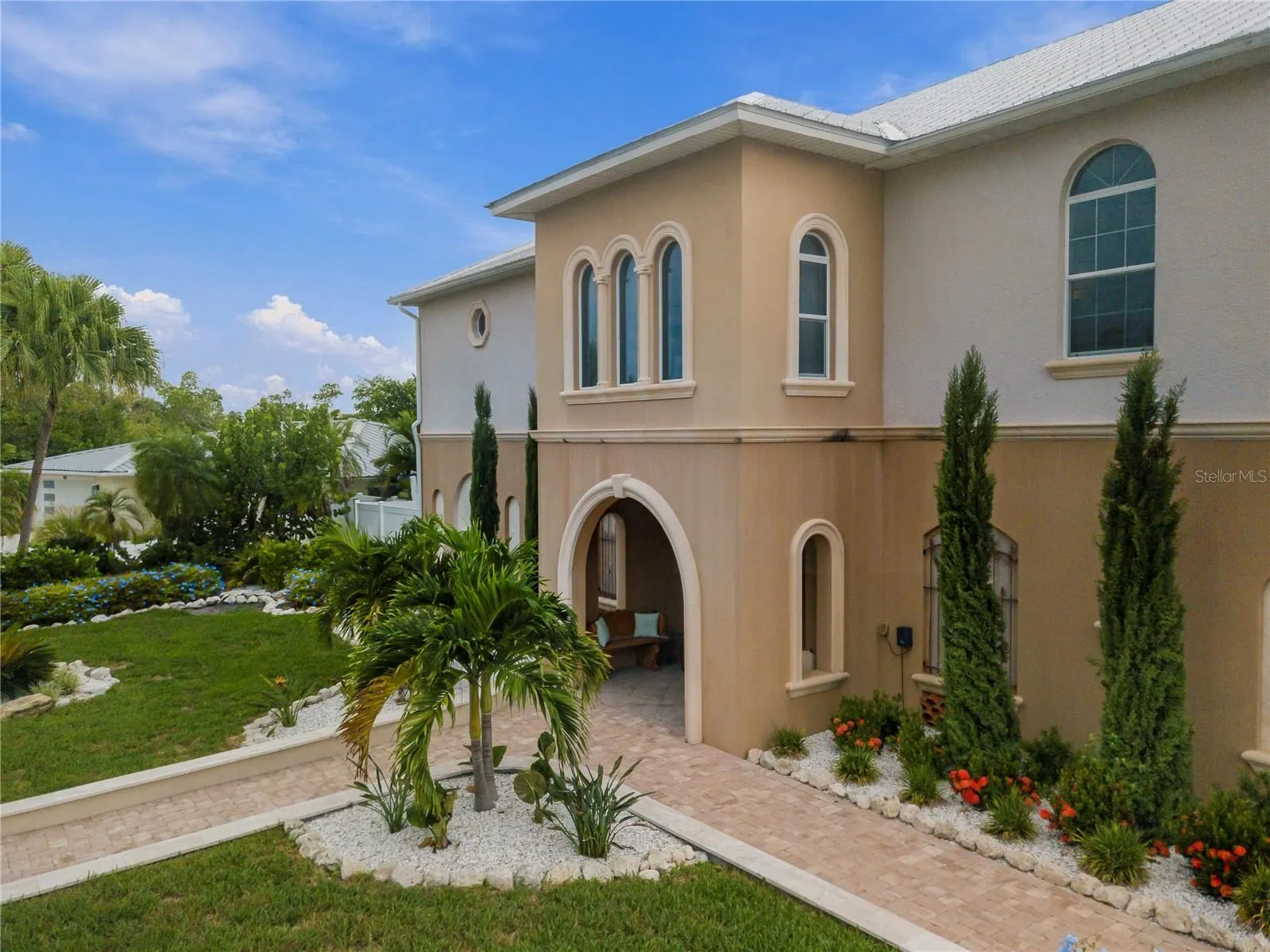 908 BAYSHORE DR