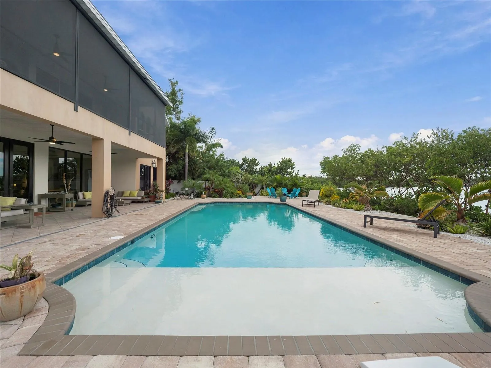 908 BAYSHORE DR