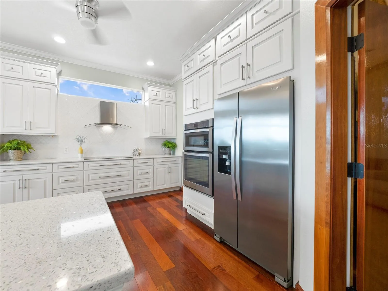908 BAYSHORE DR