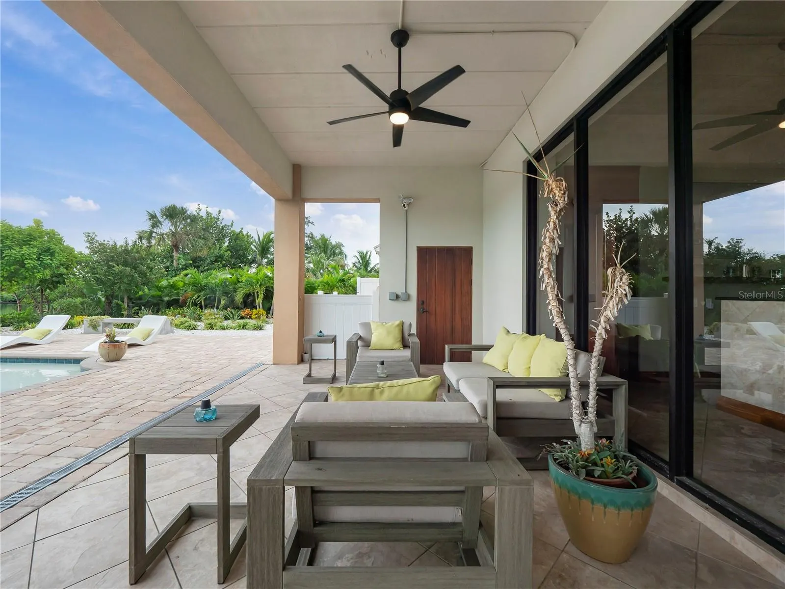 908 BAYSHORE DR