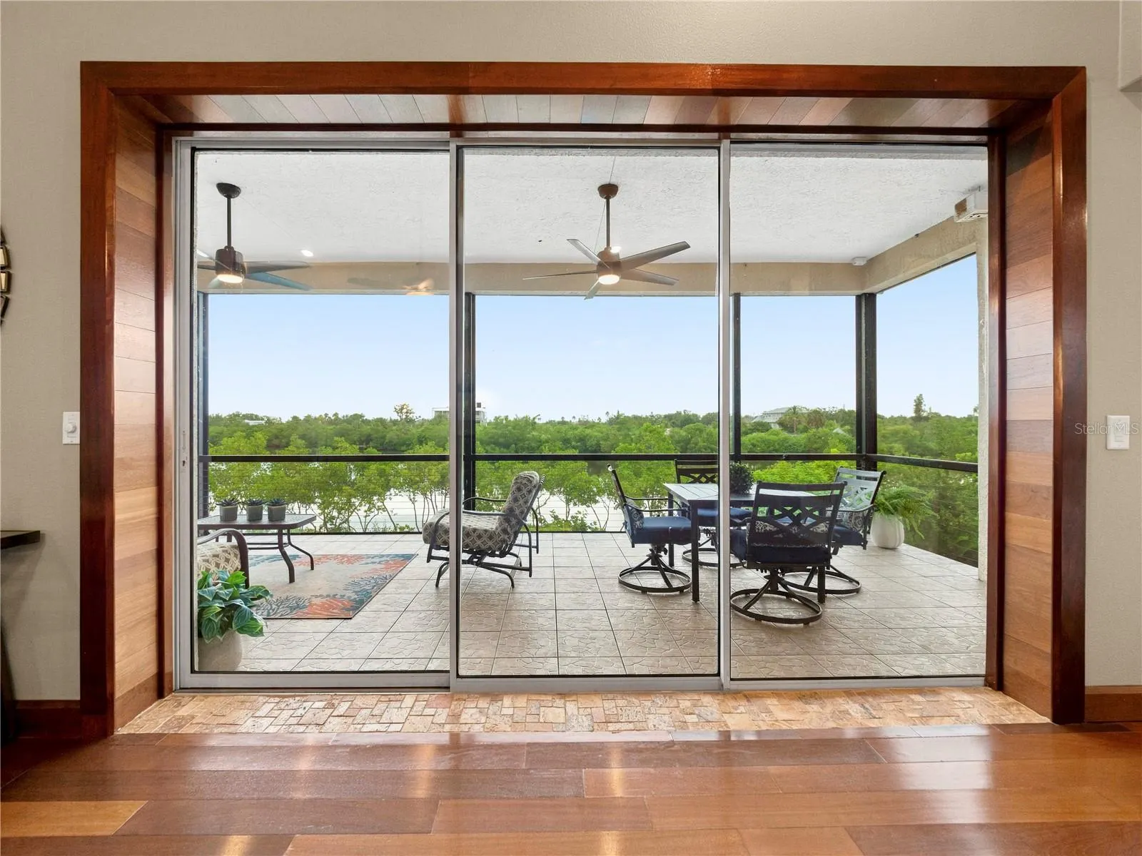 908 BAYSHORE DR