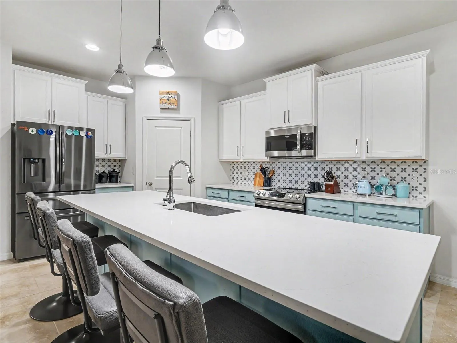 6466 DEVESTA LOOP