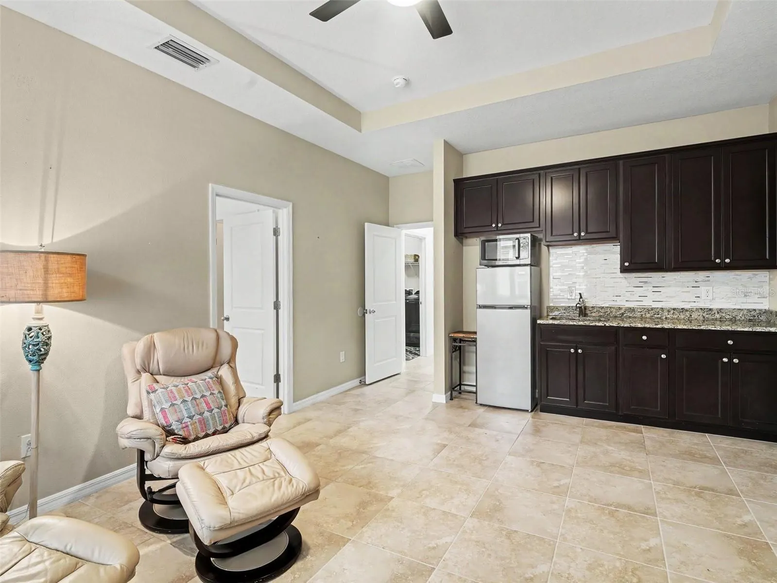 6466 DEVESTA LOOP