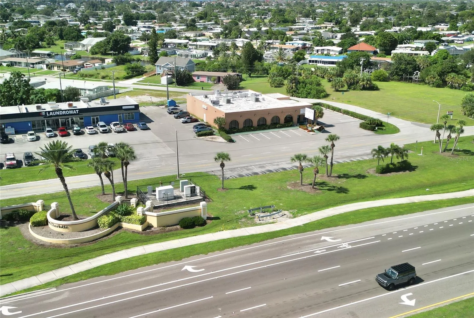 3883 TAMIAMI TRL
