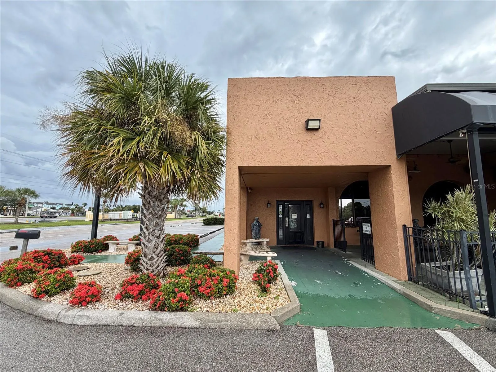 3883 TAMIAMI TRL