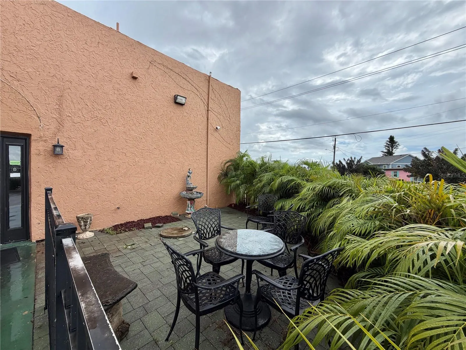 3883 TAMIAMI TRL