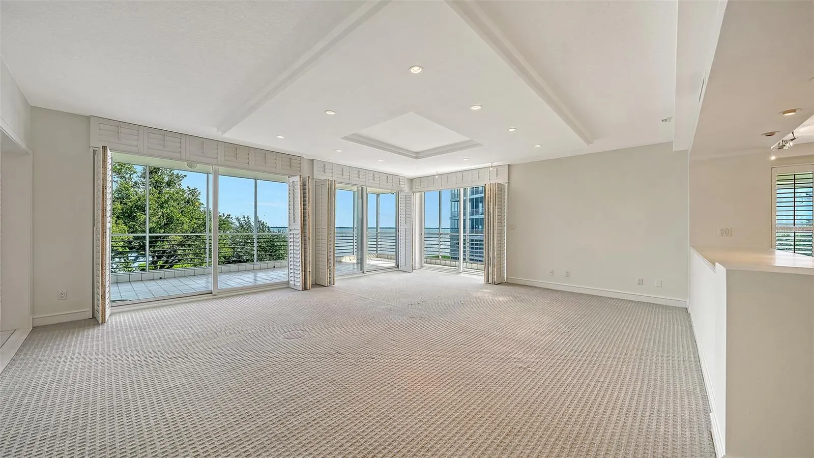 2550 HARBOURSIDE DR #334 #334