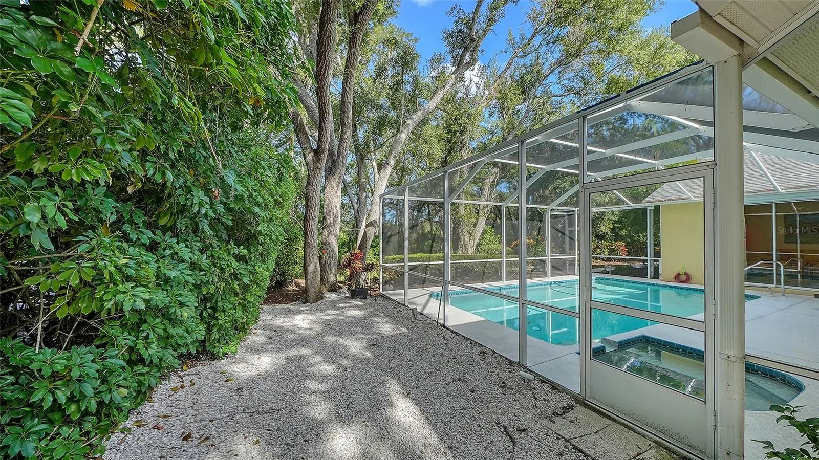 8488 WOODBRIAR DR
