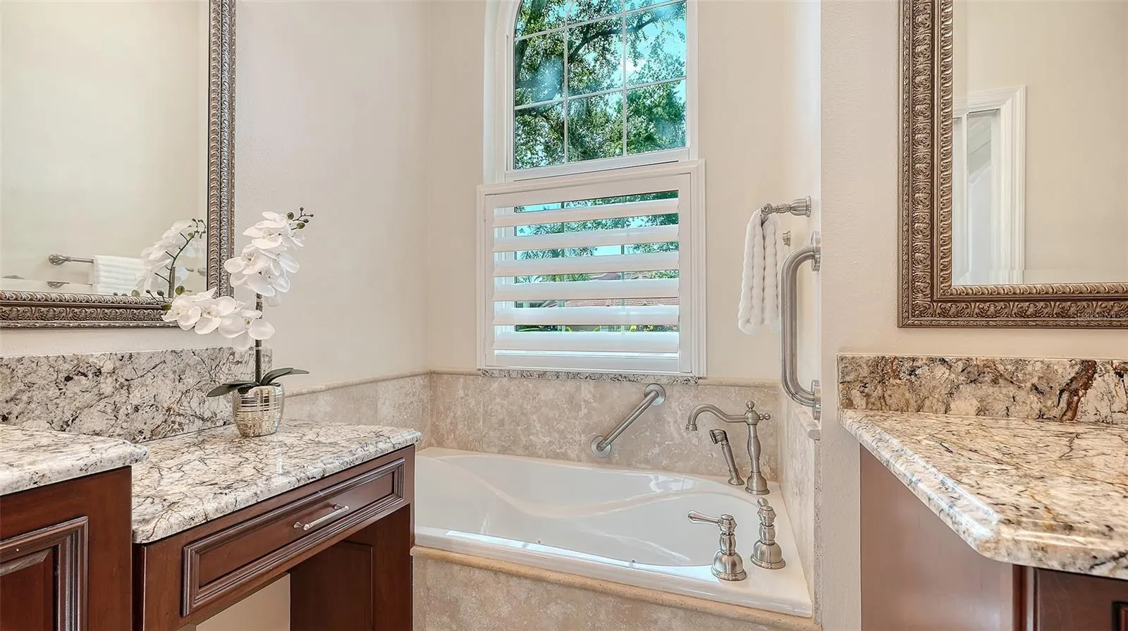 8488 WOODBRIAR DR