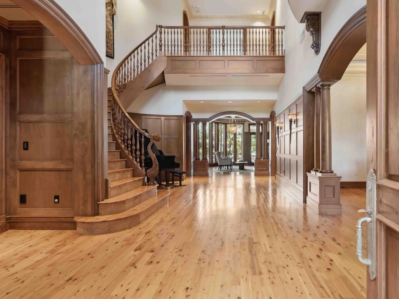 1423 HILLVIEW DR