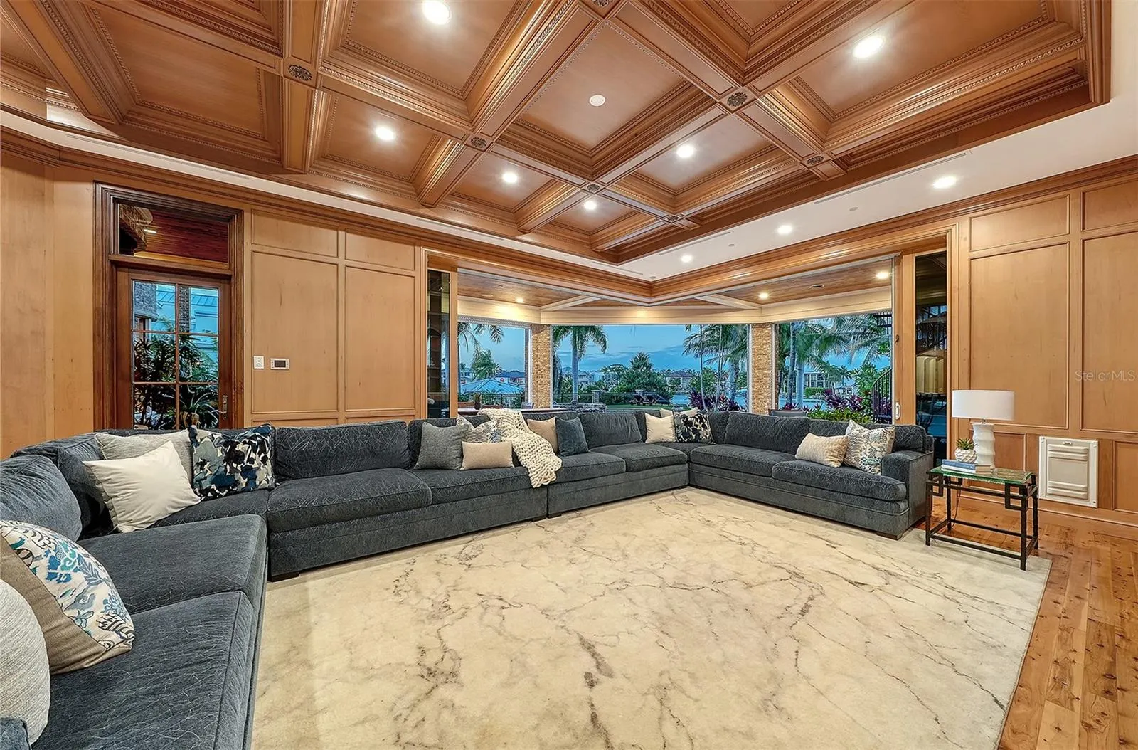1423 HILLVIEW DR