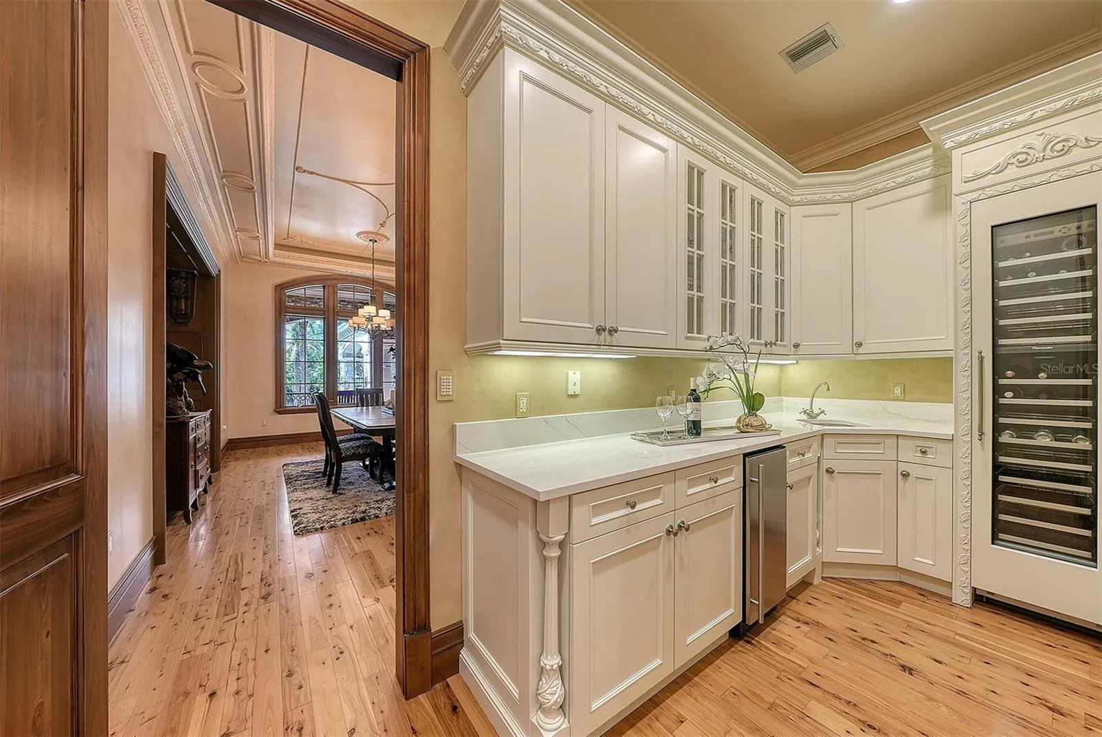 1423 HILLVIEW DR