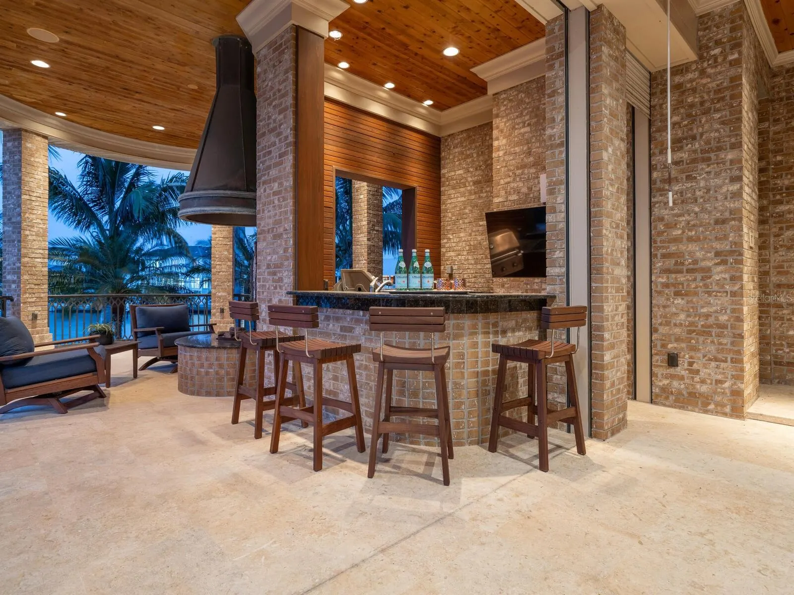 1423 HILLVIEW DR