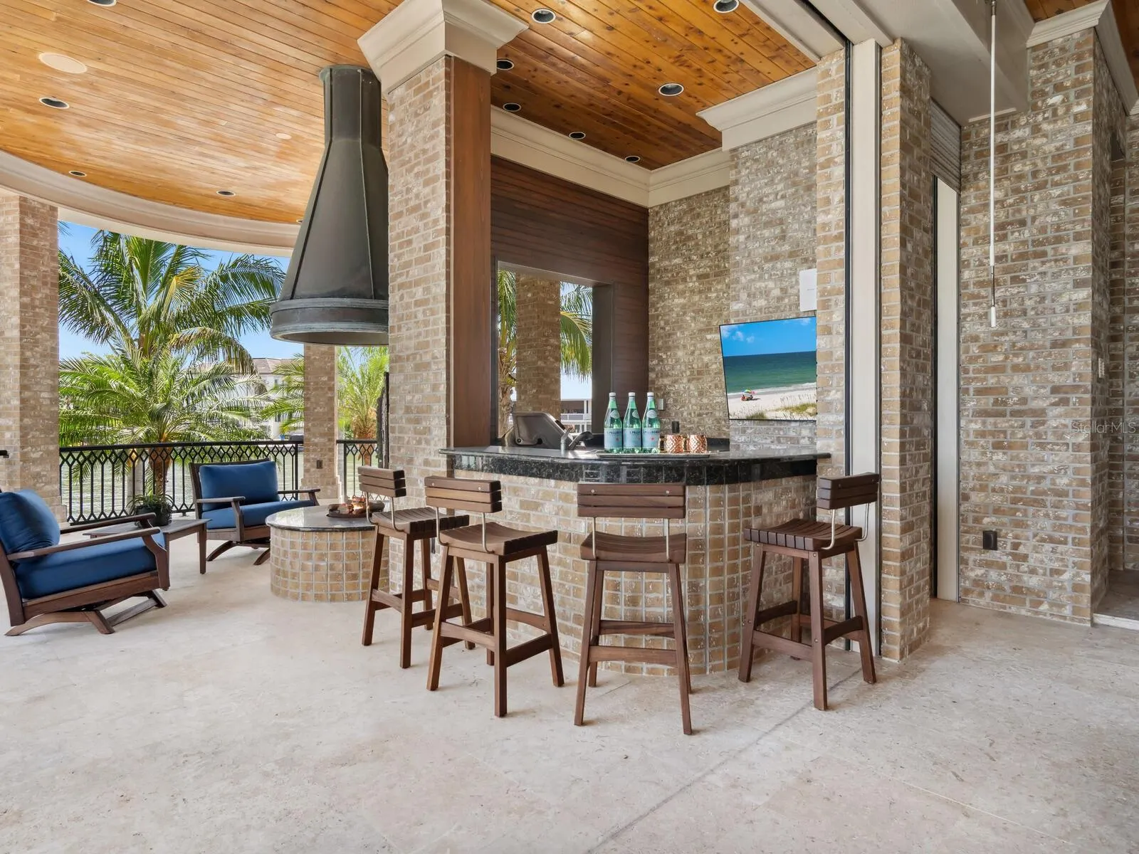 1423 HILLVIEW DR