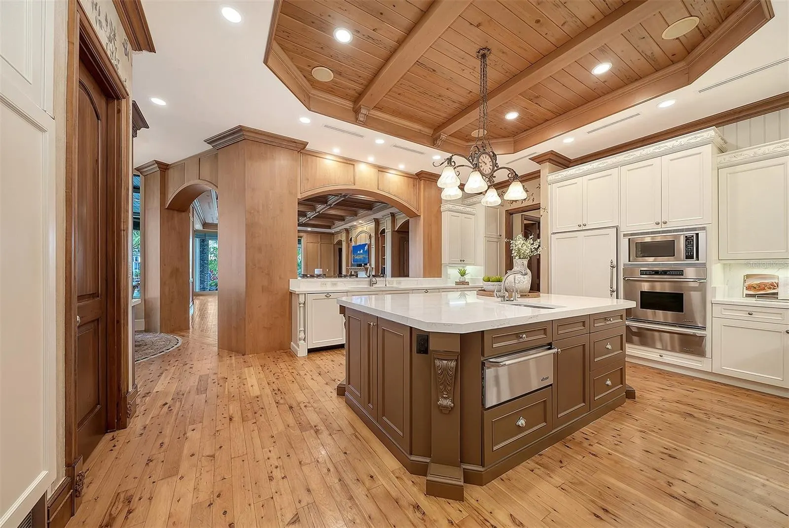 1423 HILLVIEW DR