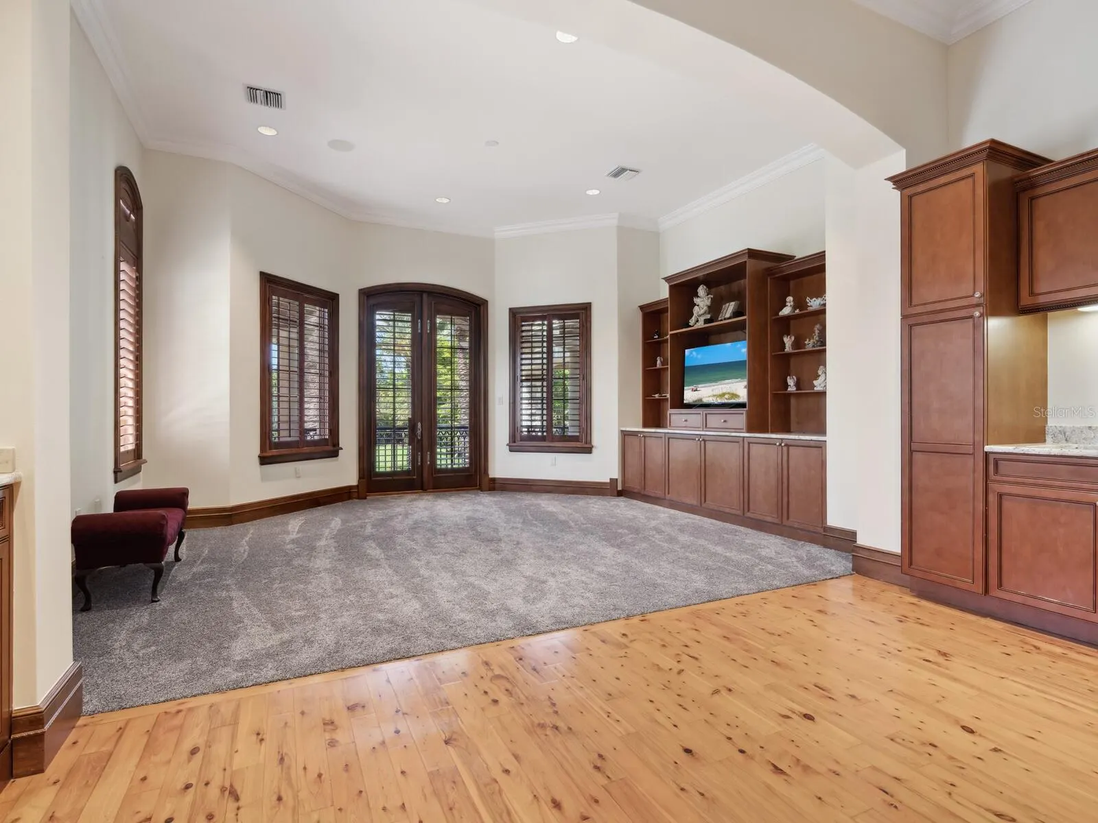 1423 HILLVIEW DR